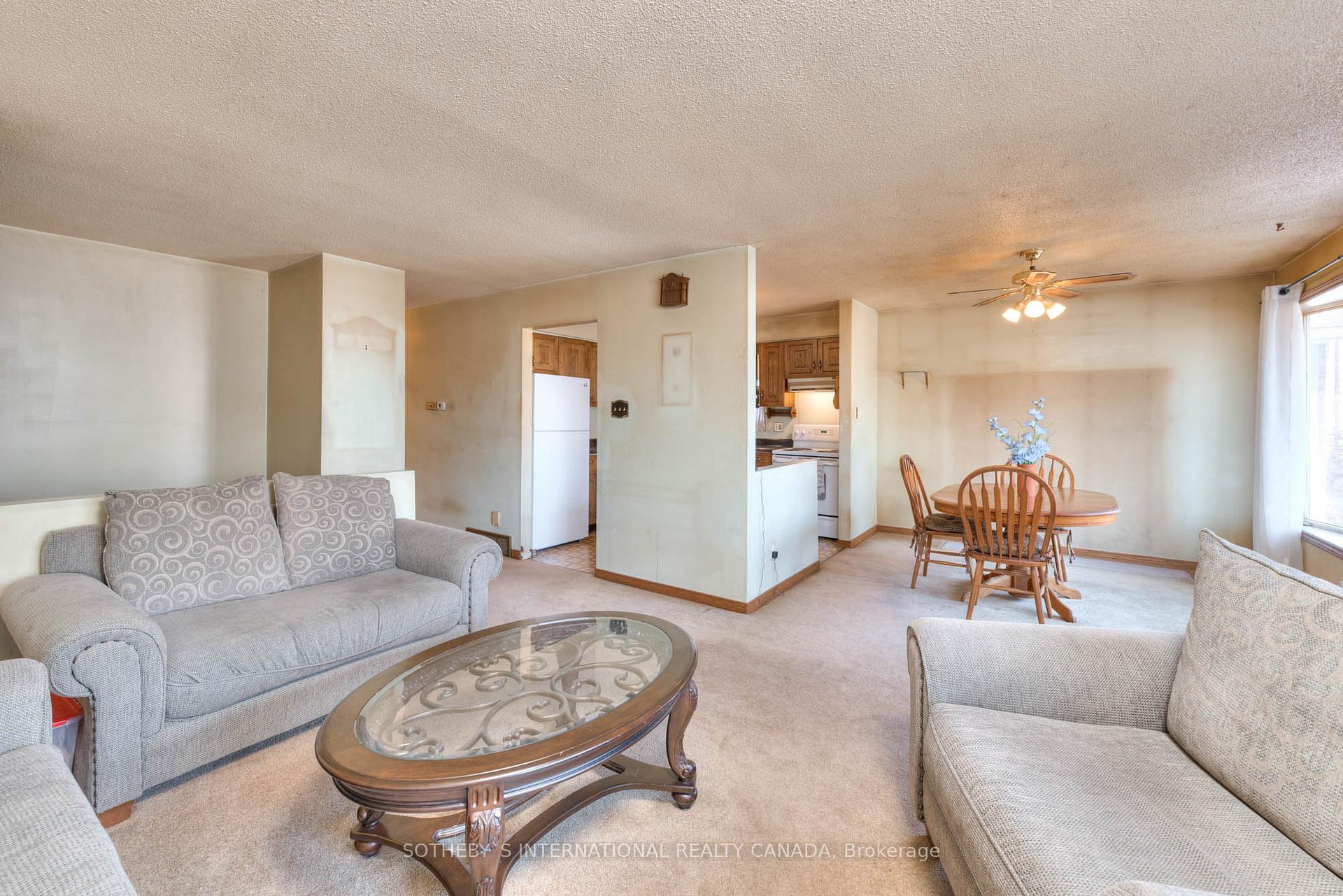 Photo 4 of 223 Southwood Drive, Kitchener — HOMEH