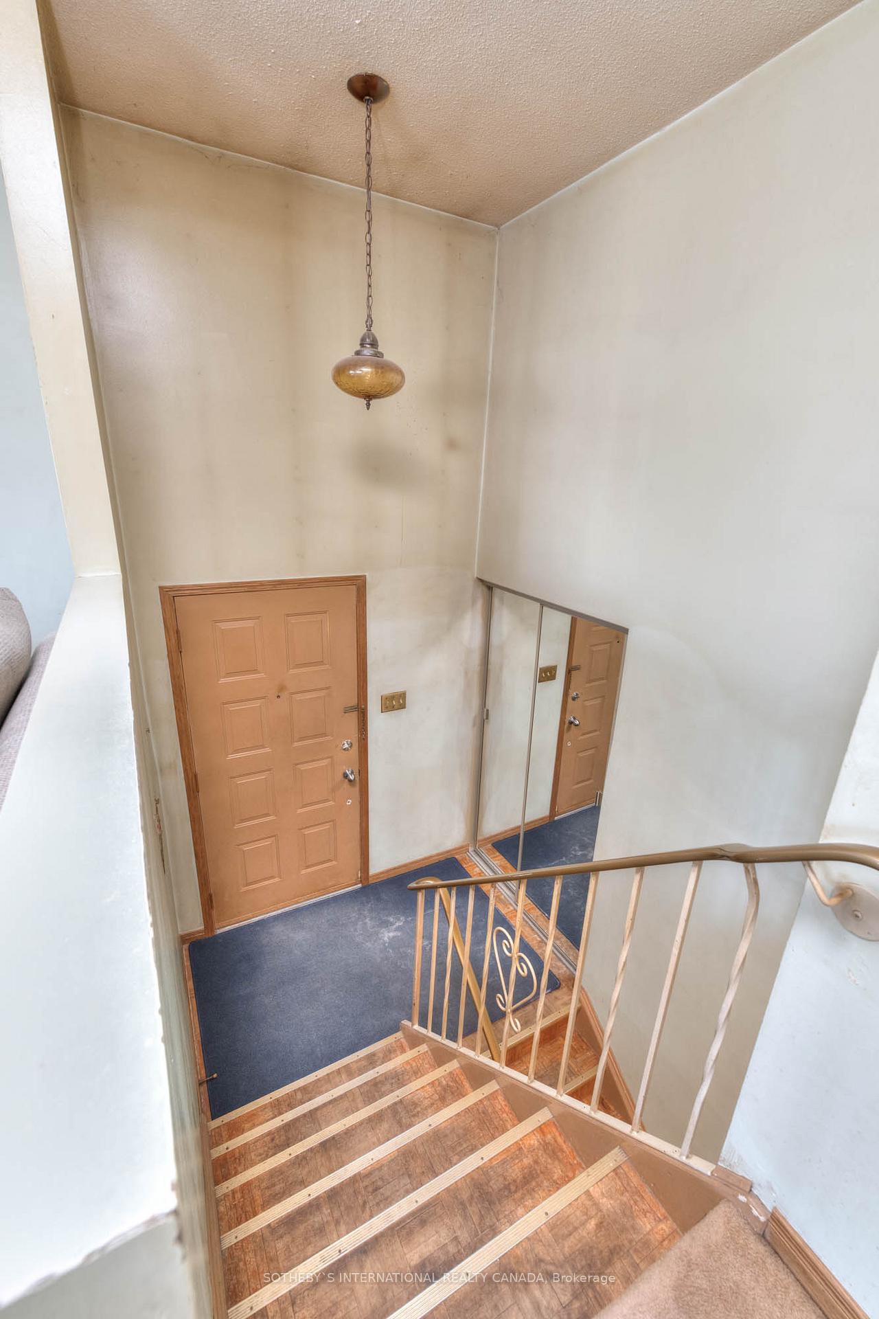 Photo 5 of 223 Southwood Drive, Kitchener — HOMEH