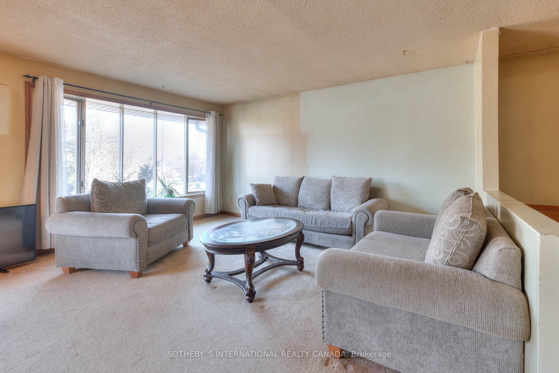 Photo 7 of 223 Southwood Drive, Kitchener — HOMEH