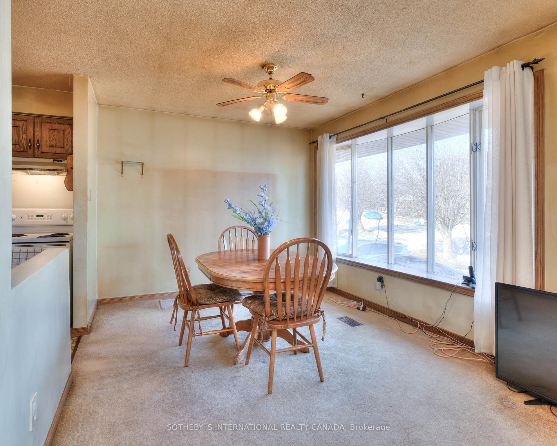 Photo 8 of 223 Southwood Drive, Kitchener — HOMEH