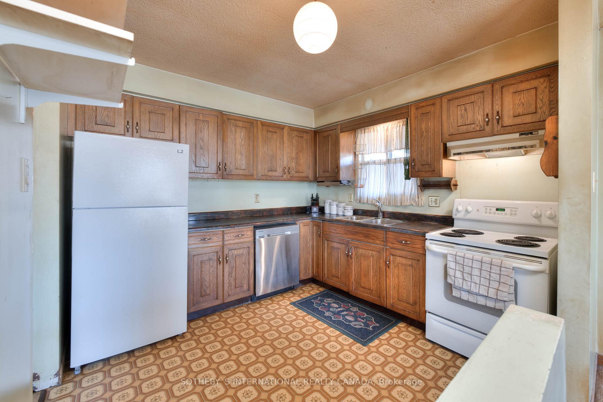 Photo 10 of 223 Southwood Drive, Kitchener — HOMEH