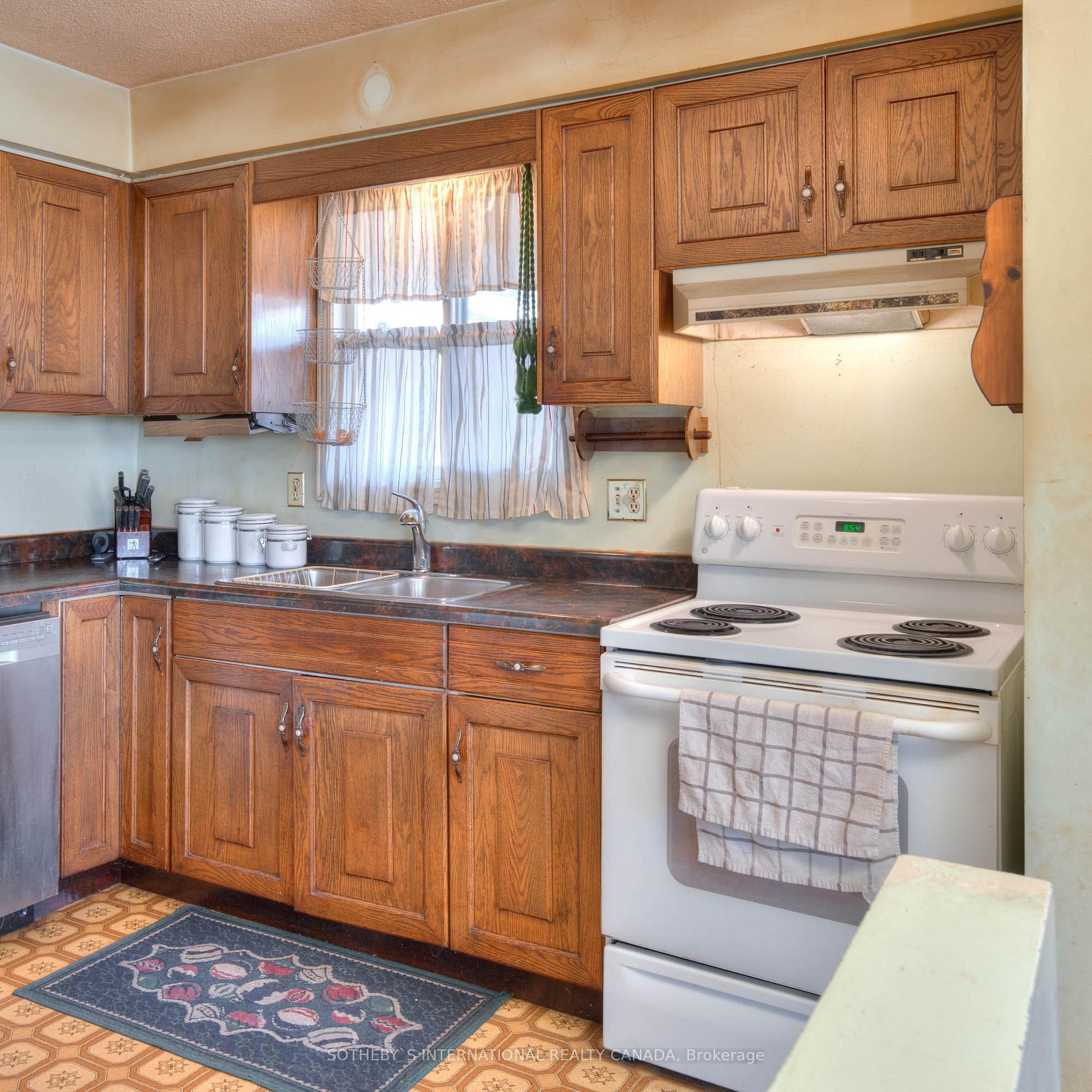 Photo 11 of 223 Southwood Drive, Kitchener — HOMEH