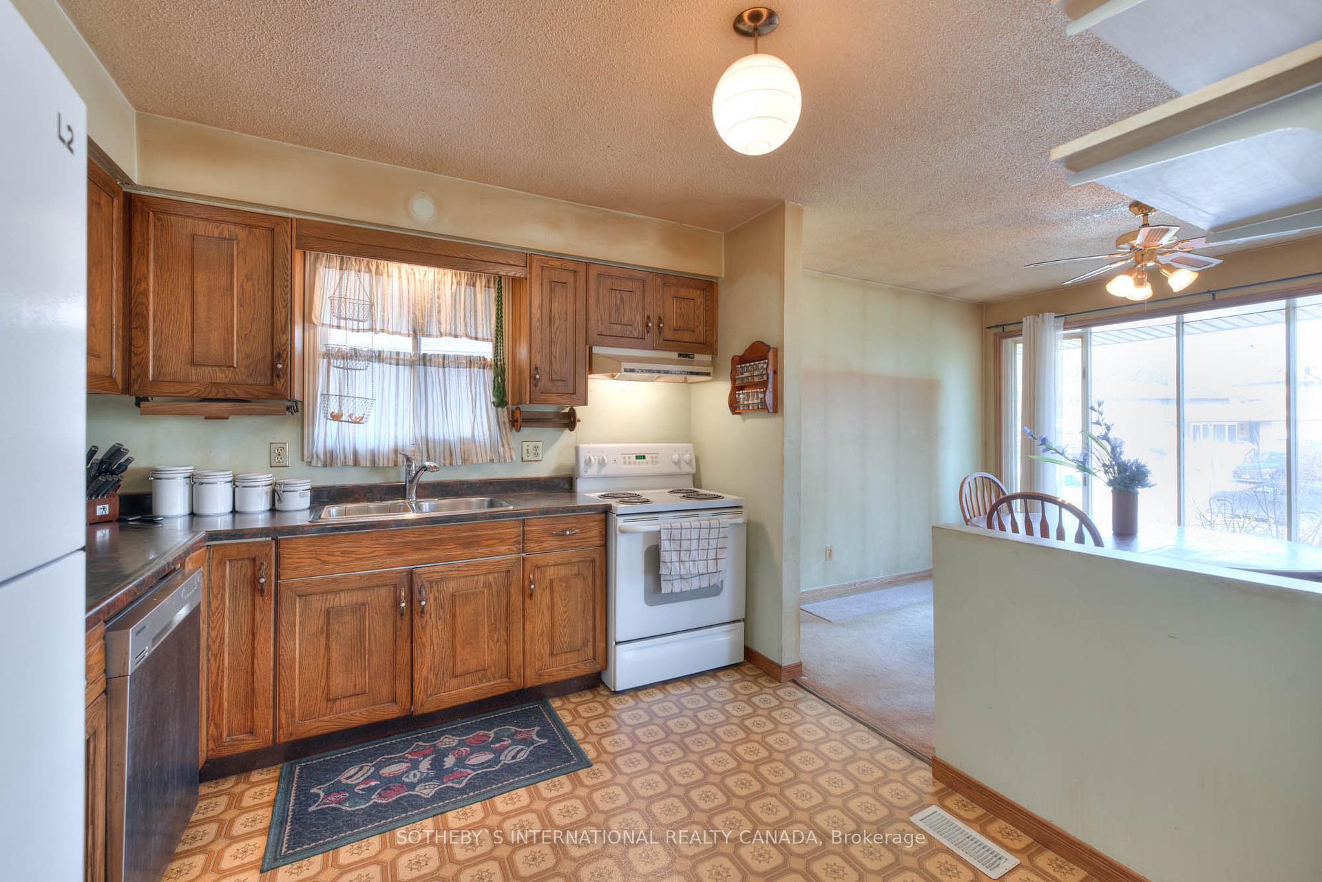 Photo 12 of 223 Southwood Drive, Kitchener — HOMEH