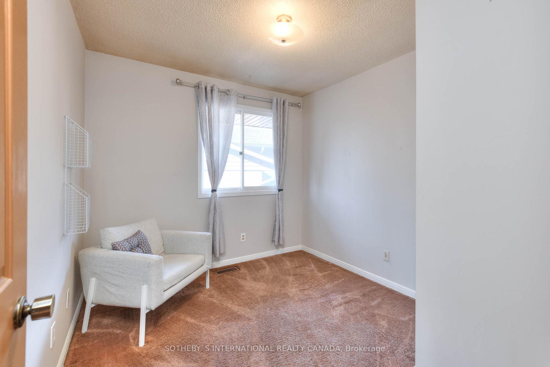 Photo 15 of 223 Southwood Drive, Kitchener — HOMEH