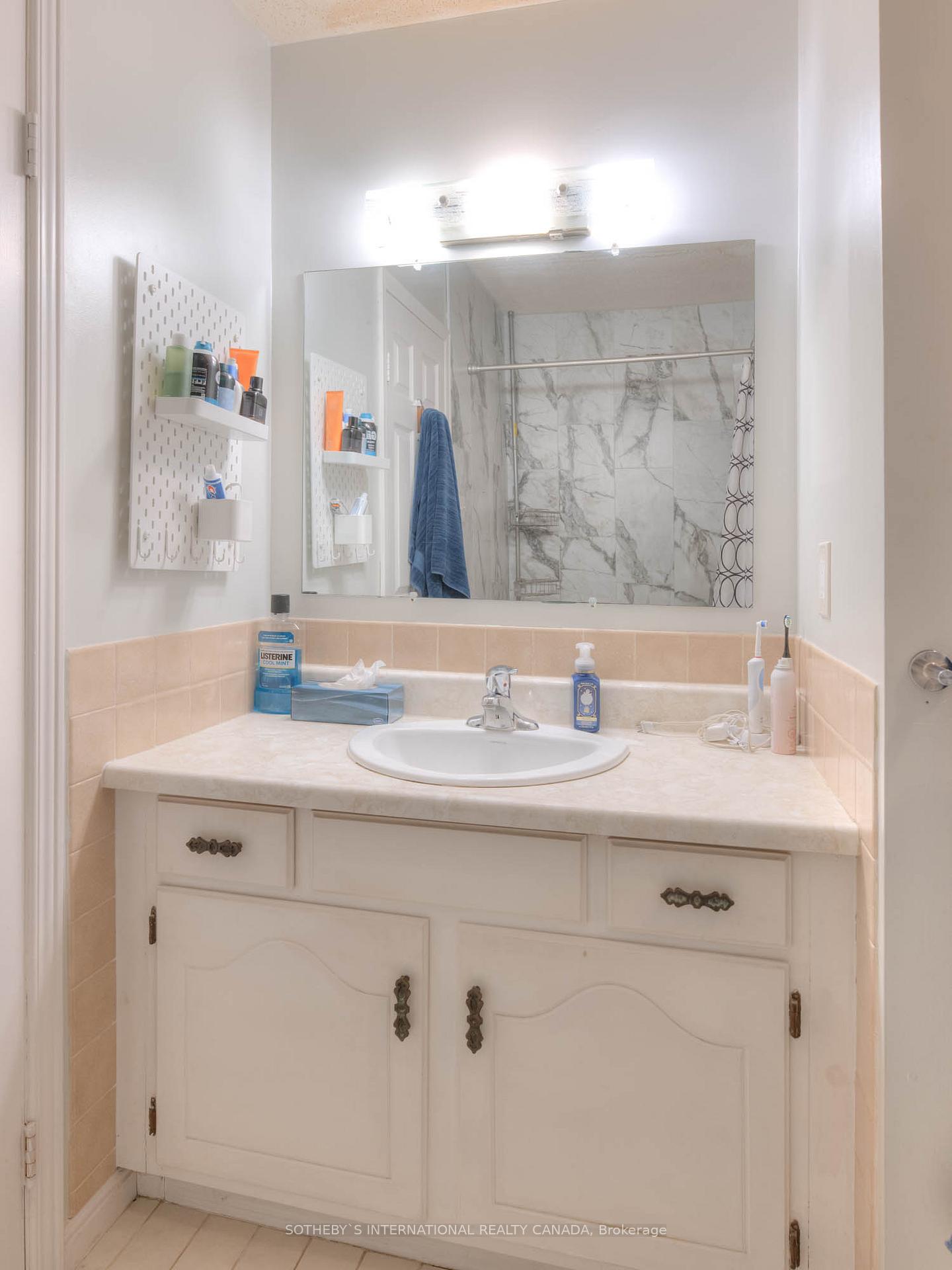 Photo 24 of 223 Southwood Drive, Kitchener — HOMEH