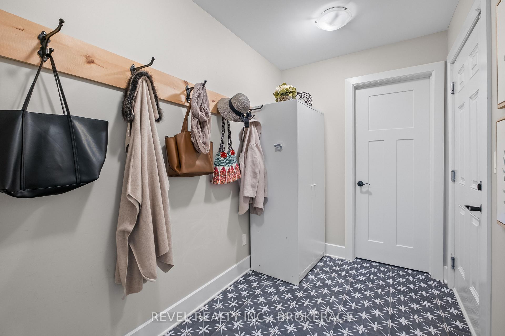 Photo 5 of 709 Riverview Way, Kingston, Kingston East (Incl Barret Crt) — HOMEH
