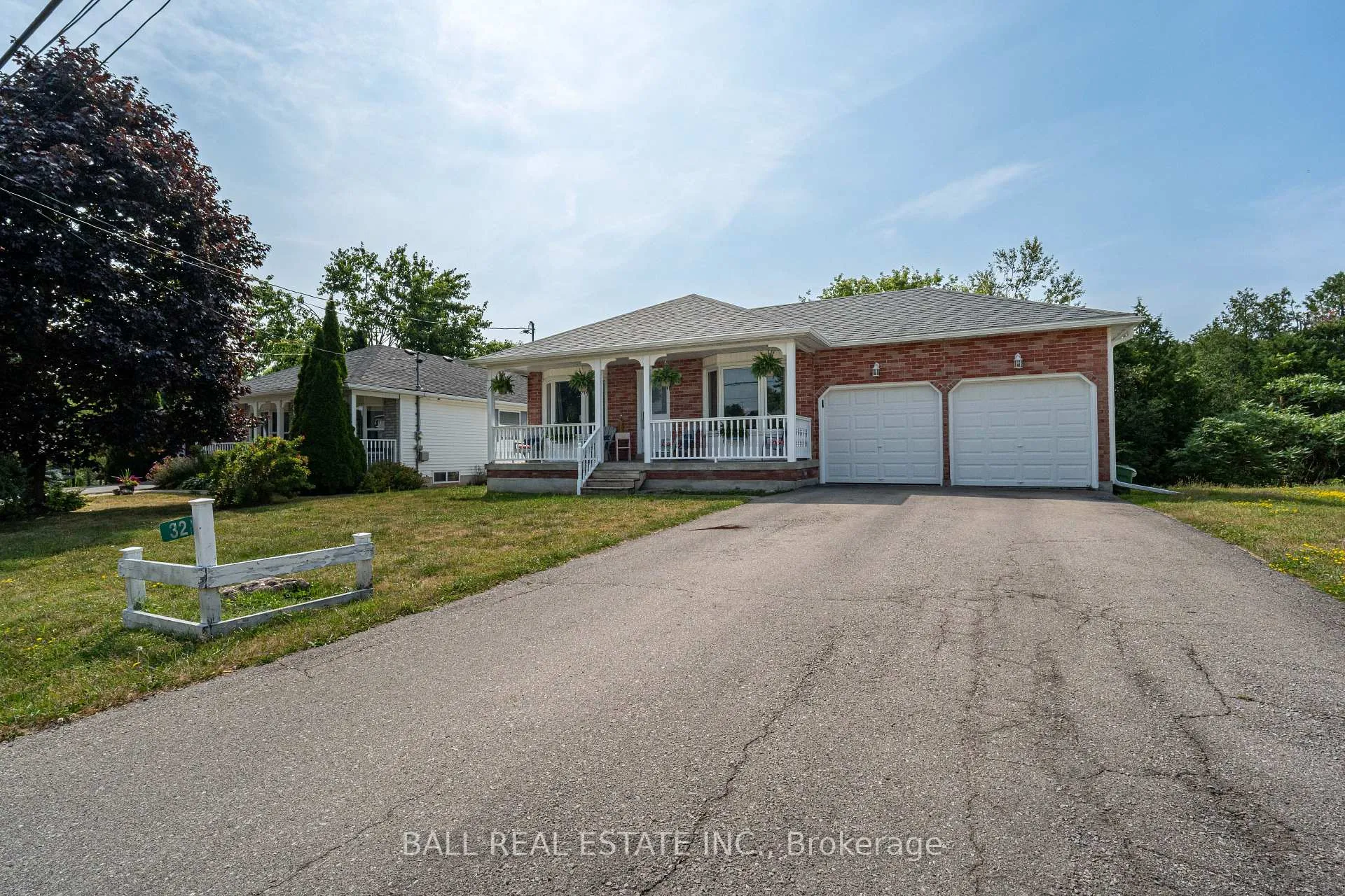 Photo 3 of 32 Champlain Boulevard, Kawartha Lakes, Lindsay — HOMEH