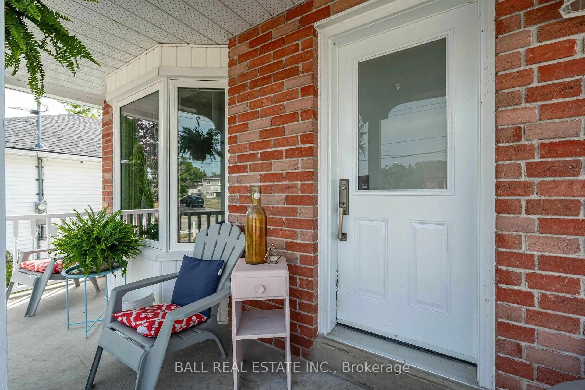 Photo 4 of 32 Champlain Boulevard, Kawartha Lakes, Lindsay — HOMEH