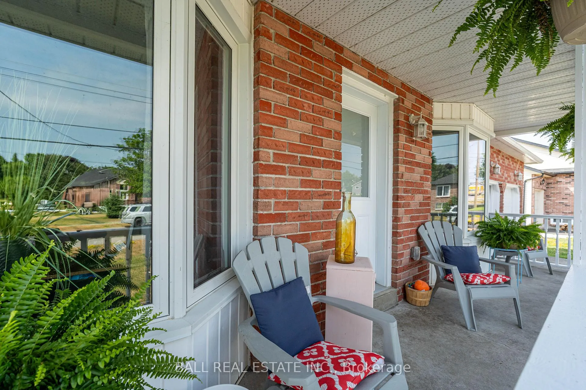 Photo 5 of 32 Champlain Boulevard, Kawartha Lakes, Lindsay — HOMEH