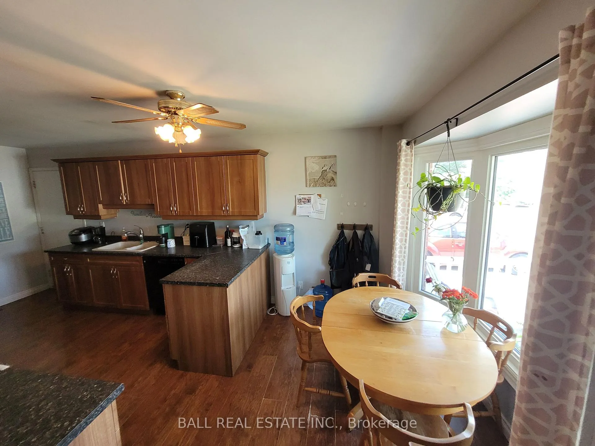 Photo 9 of 32 Champlain Boulevard, Kawartha Lakes, Lindsay — HOMEH