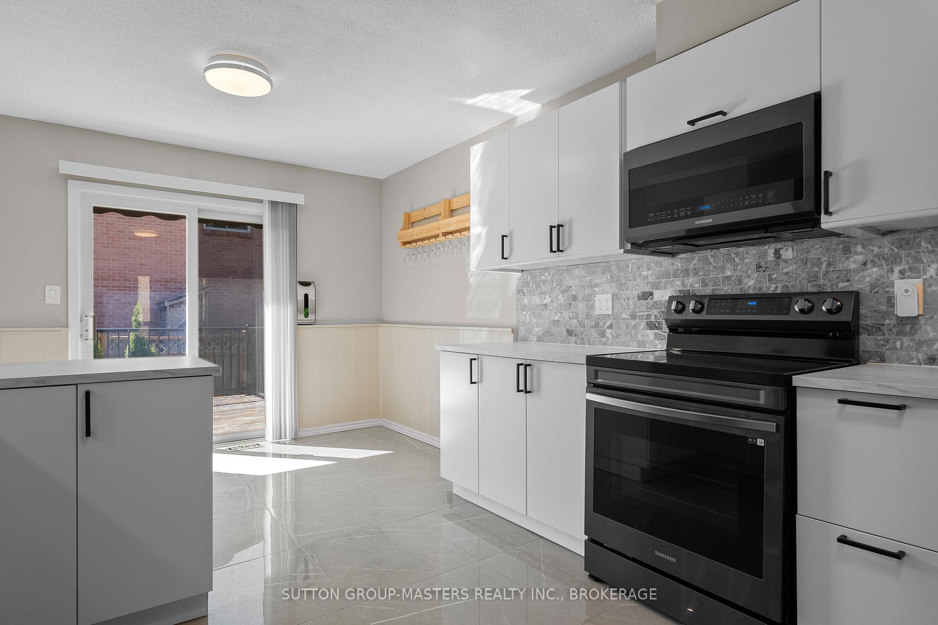 Photo 8 of 15 Windfield Crescent, Kingston, Kingston East (Incl Barret Crt) — HOMEH