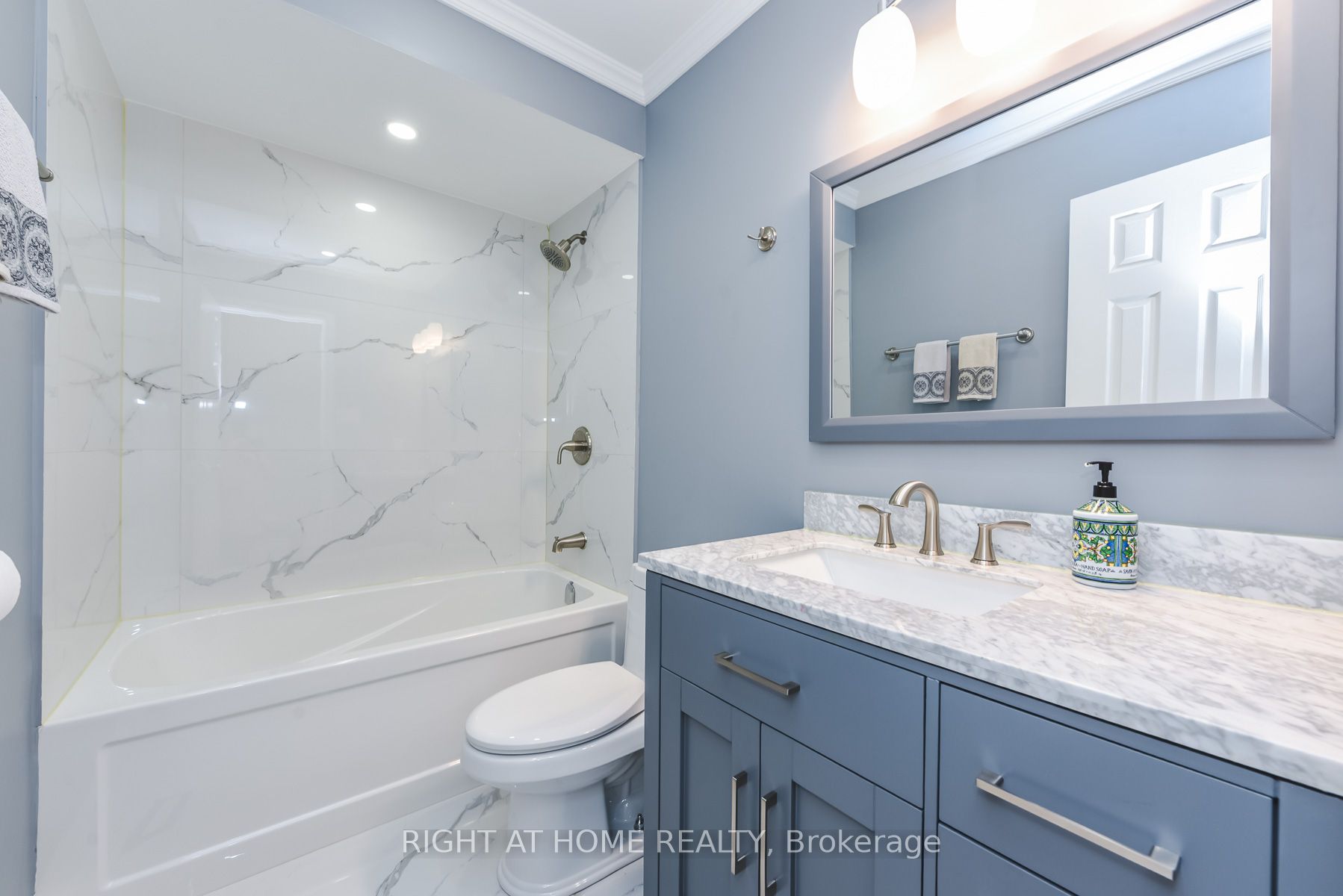 Photo 49 of 105 Panorama Crescent, Vaughan, Elder Mills — HOMEH