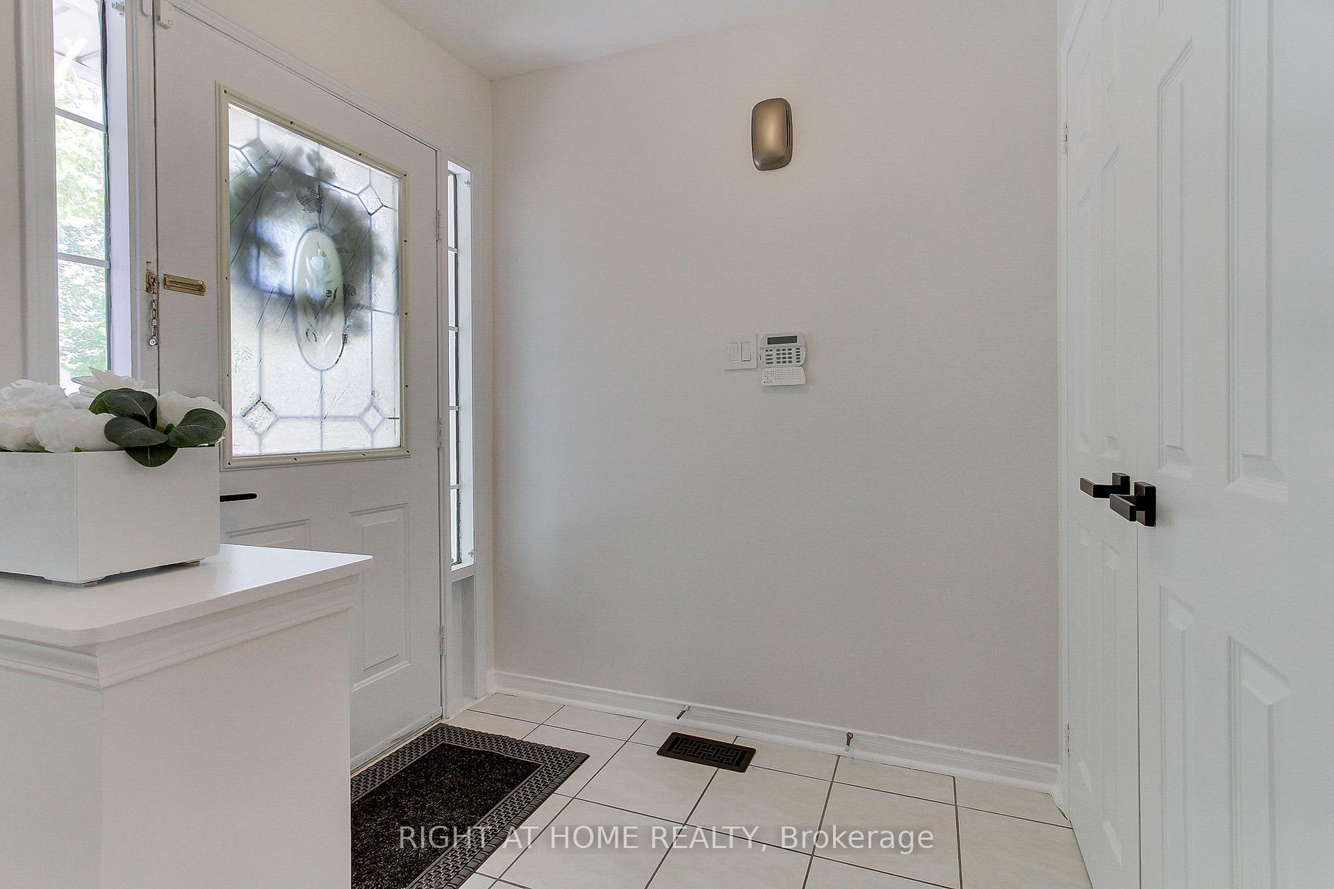 Photo 4 of 10 Juneberry Avenue, Markham, Legacy — HOMEH