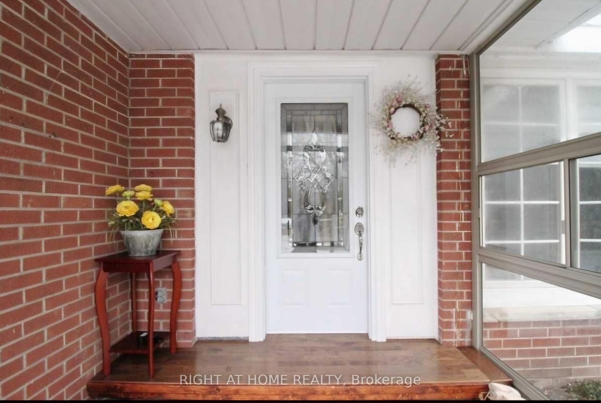 Photo 2 of 33 Royal Orchard Boulevard, Markham, Royal Orchard — HOMEH
