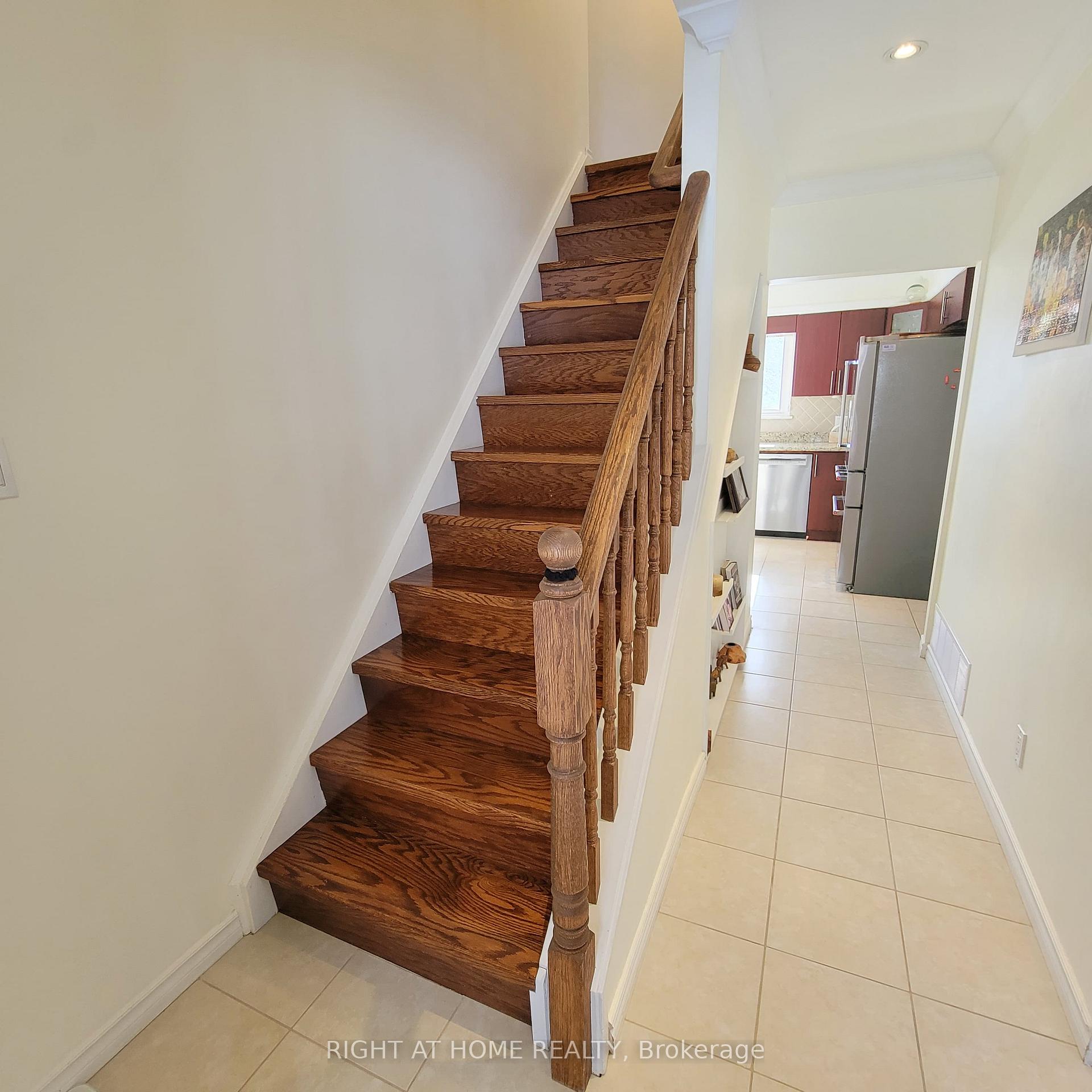 Photo 4 of 33 Royal Orchard Boulevard, Markham, Royal Orchard — HOMEH