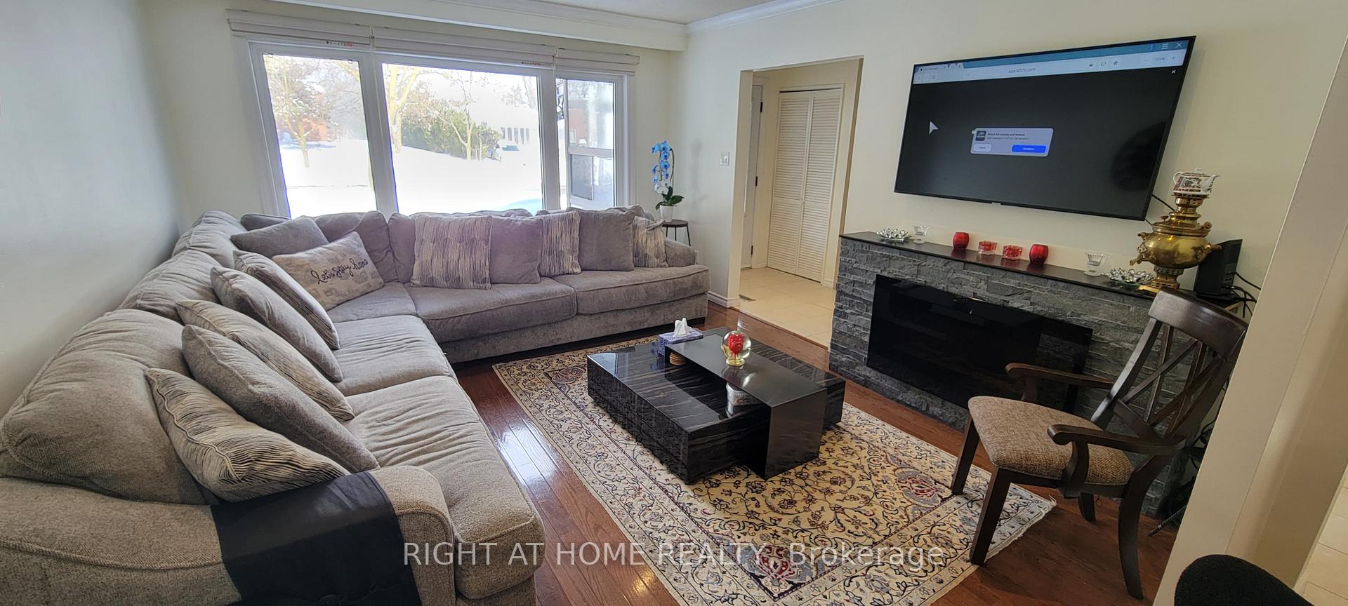 Photo 5 of 33 Royal Orchard Boulevard, Markham, Royal Orchard — HOMEH