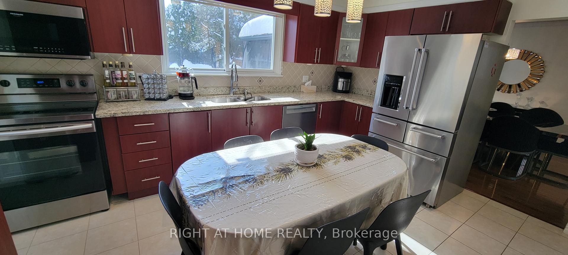 Photo 7 of 33 Royal Orchard Boulevard, Markham, Royal Orchard — HOMEH