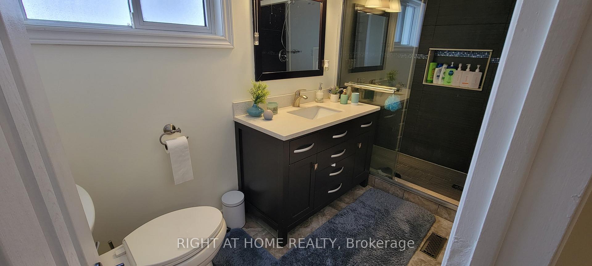 Photo 10 of 33 Royal Orchard Boulevard, Markham, Royal Orchard — HOMEH