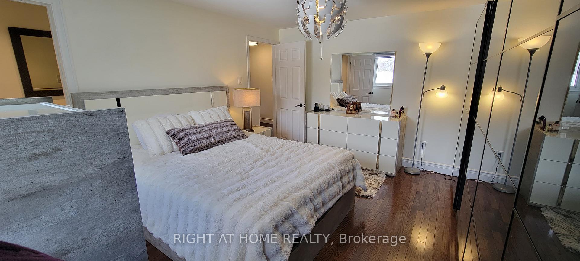 Photo 11 of 33 Royal Orchard Boulevard, Markham, Royal Orchard — HOMEH