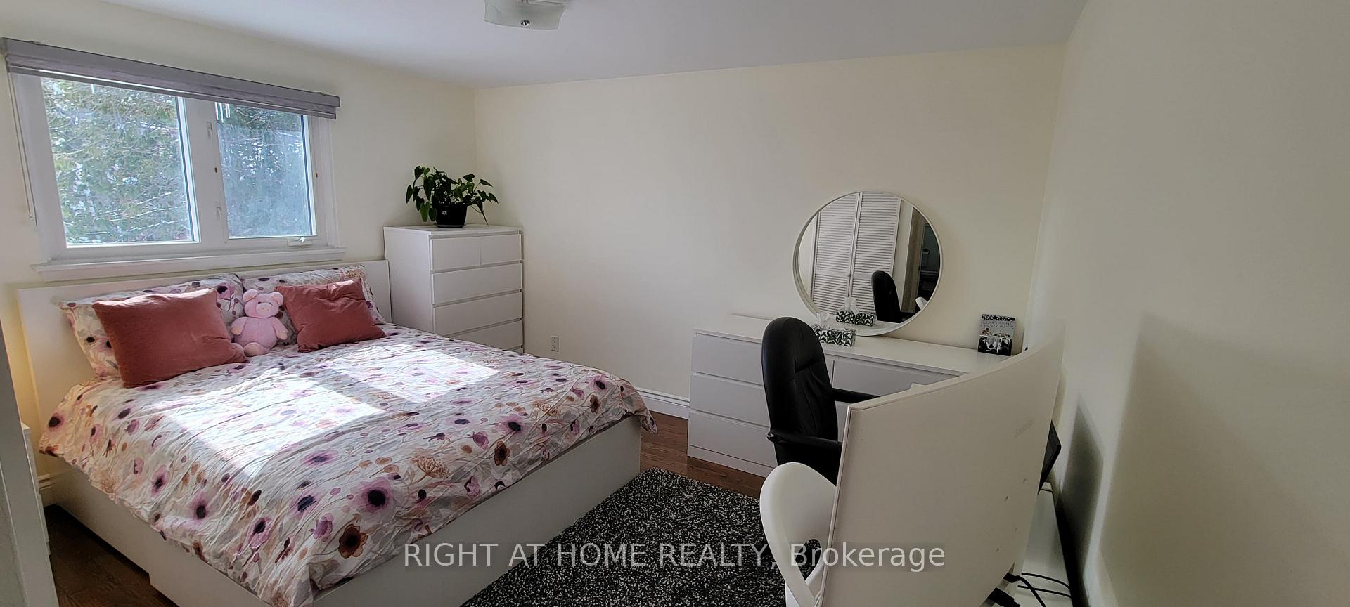 Photo 12 of 33 Royal Orchard Boulevard, Markham, Royal Orchard — HOMEH