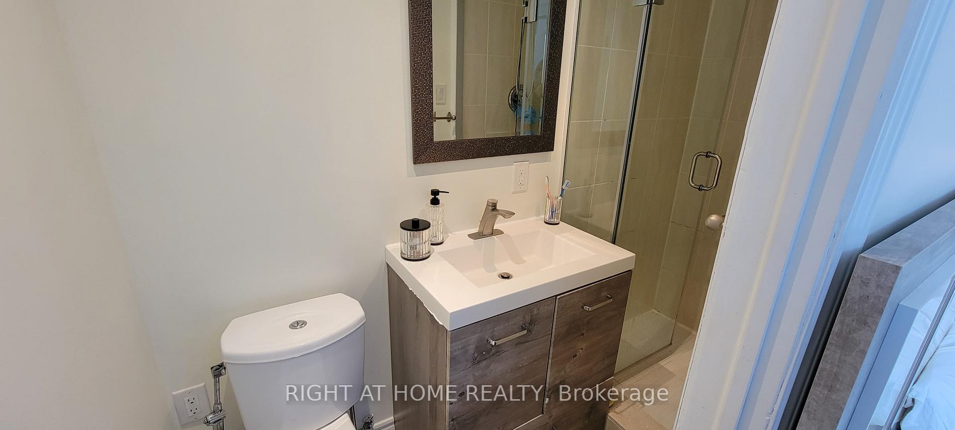 Photo 14 of 33 Royal Orchard Boulevard, Markham, Royal Orchard — HOMEH