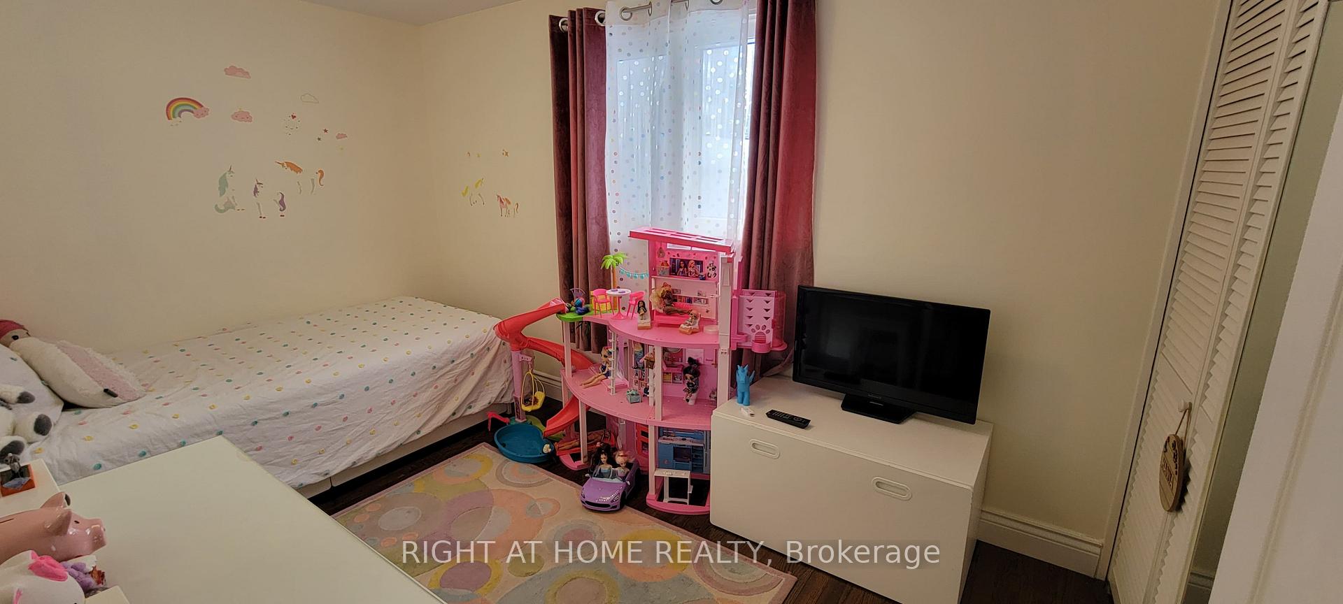 Photo 15 of 33 Royal Orchard Boulevard, Markham, Royal Orchard — HOMEH