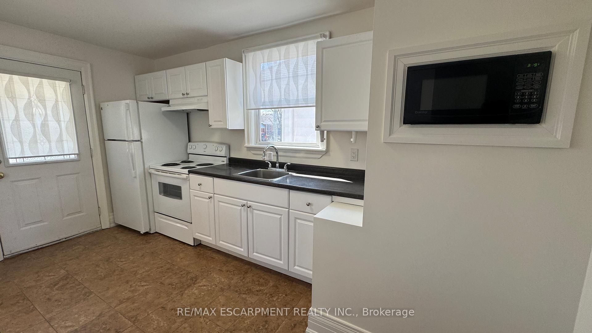 Photo 2 of 225 Tolton Avenue, Hamilton, Normanhurst — HOMEH