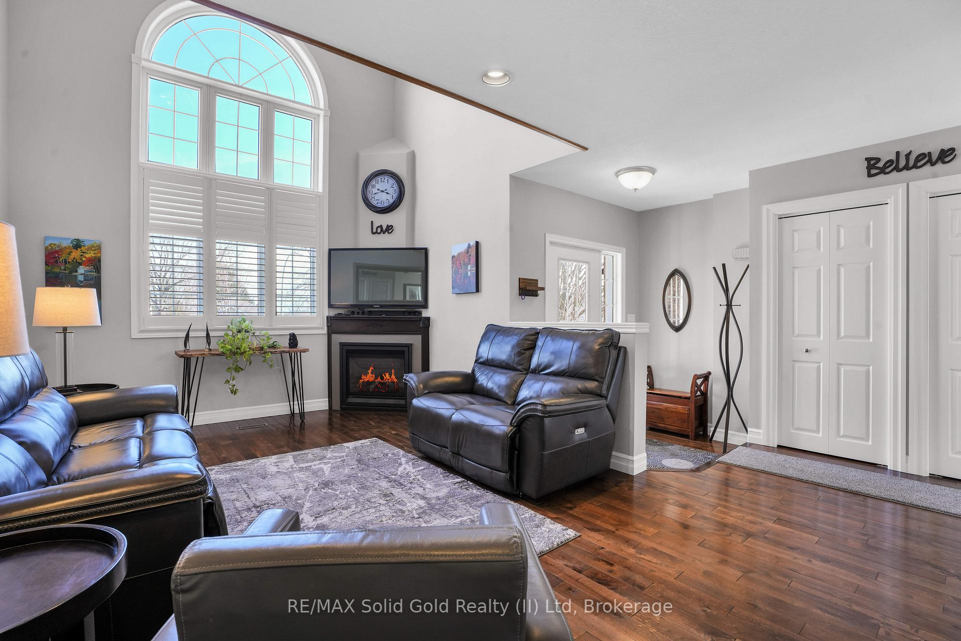 Photo 5 of 33 Stanmore Avenue, Kitchener — HOMEH
