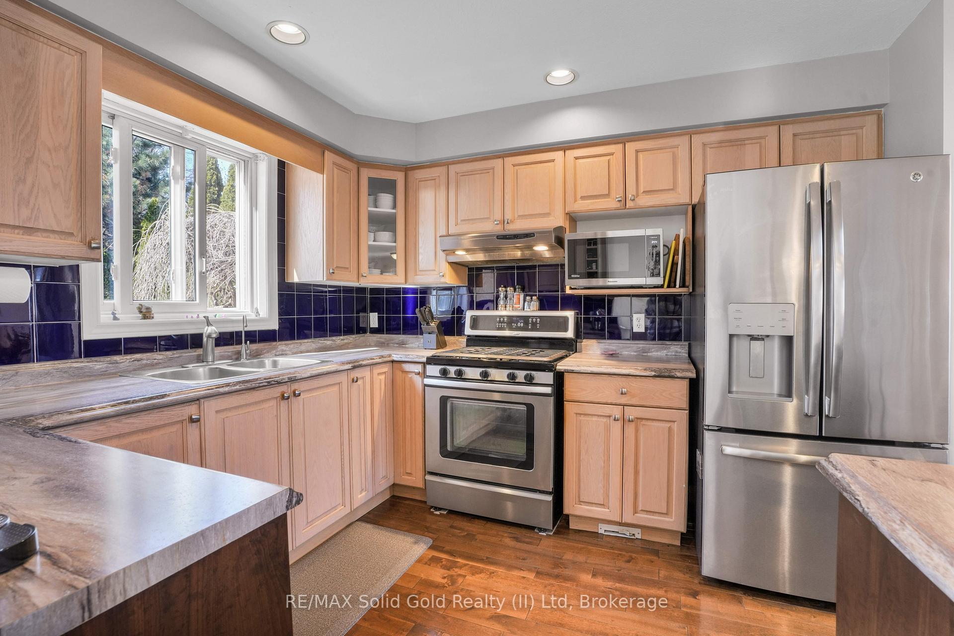 Photo 7 of 33 Stanmore Avenue, Kitchener — HOMEH