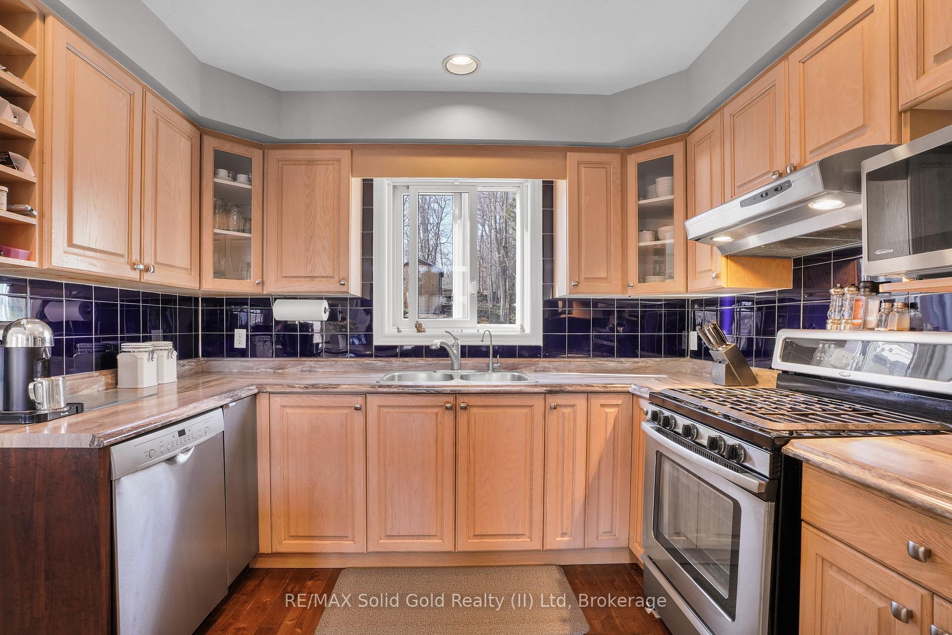 Photo 8 of 33 Stanmore Avenue, Kitchener — HOMEH