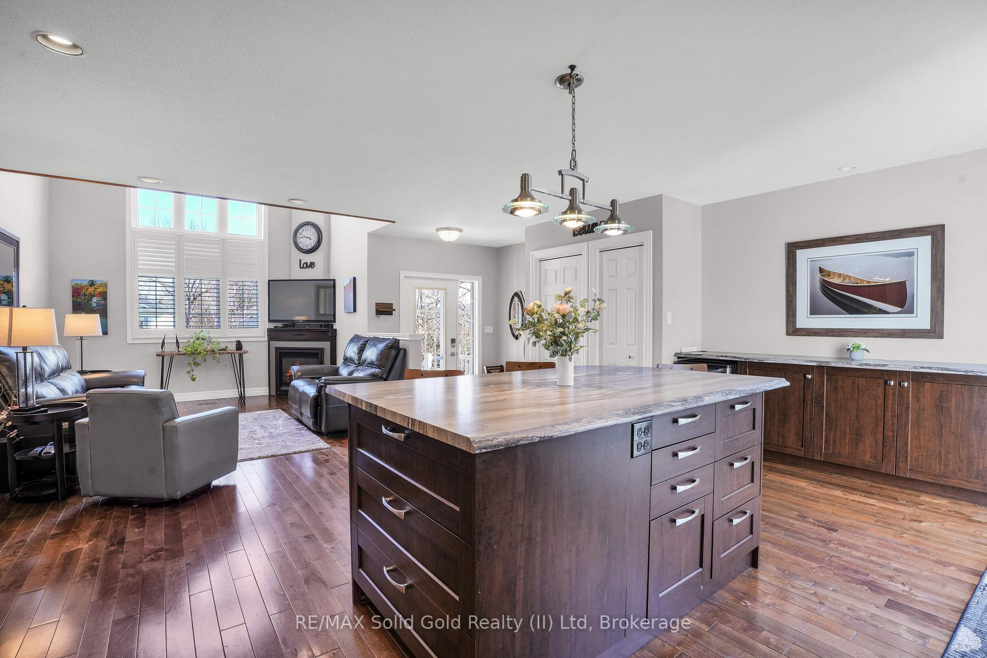 Photo 10 of 33 Stanmore Avenue, Kitchener — HOMEH
