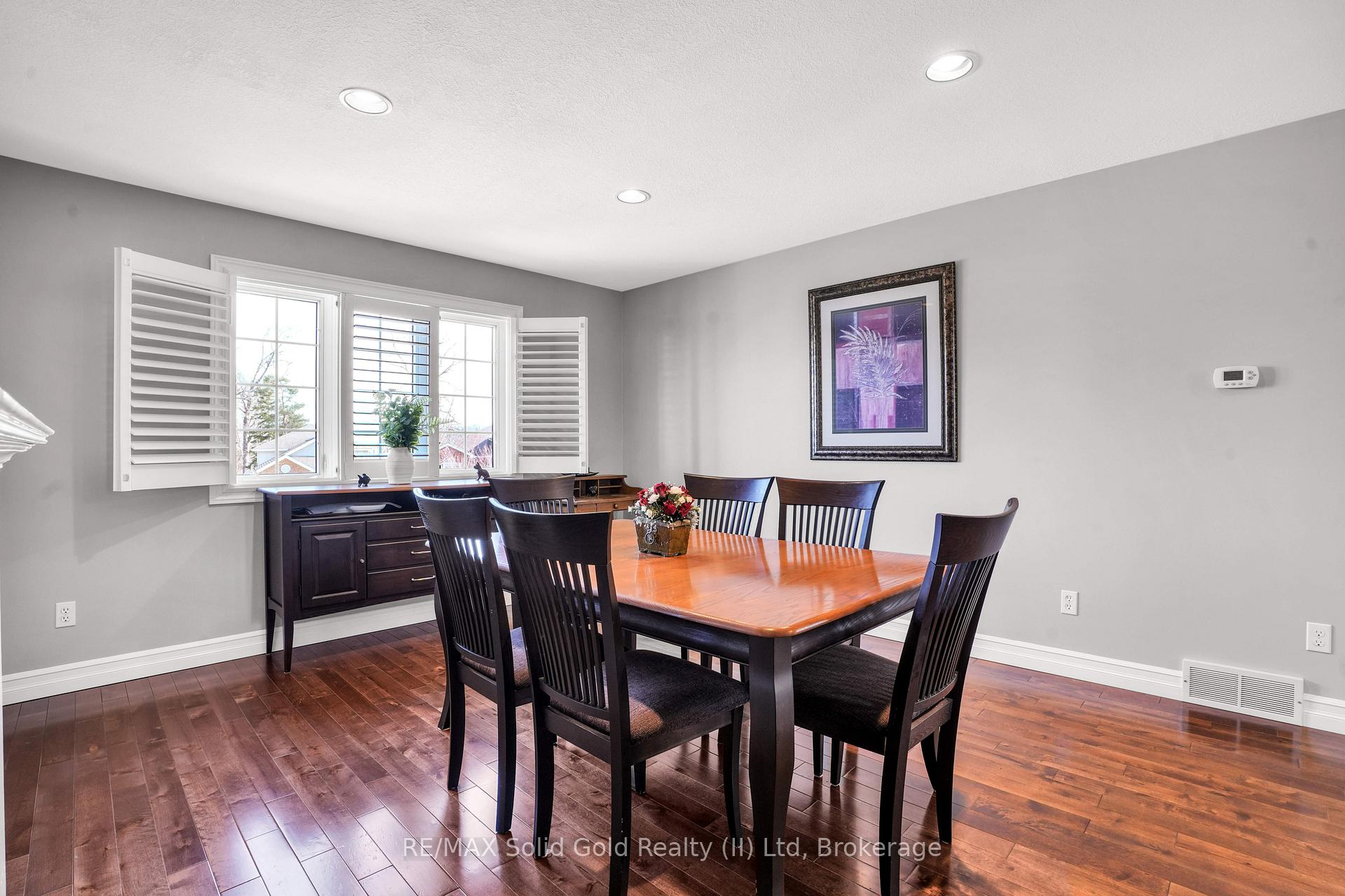 Photo 13 of 33 Stanmore Avenue, Kitchener — HOMEH