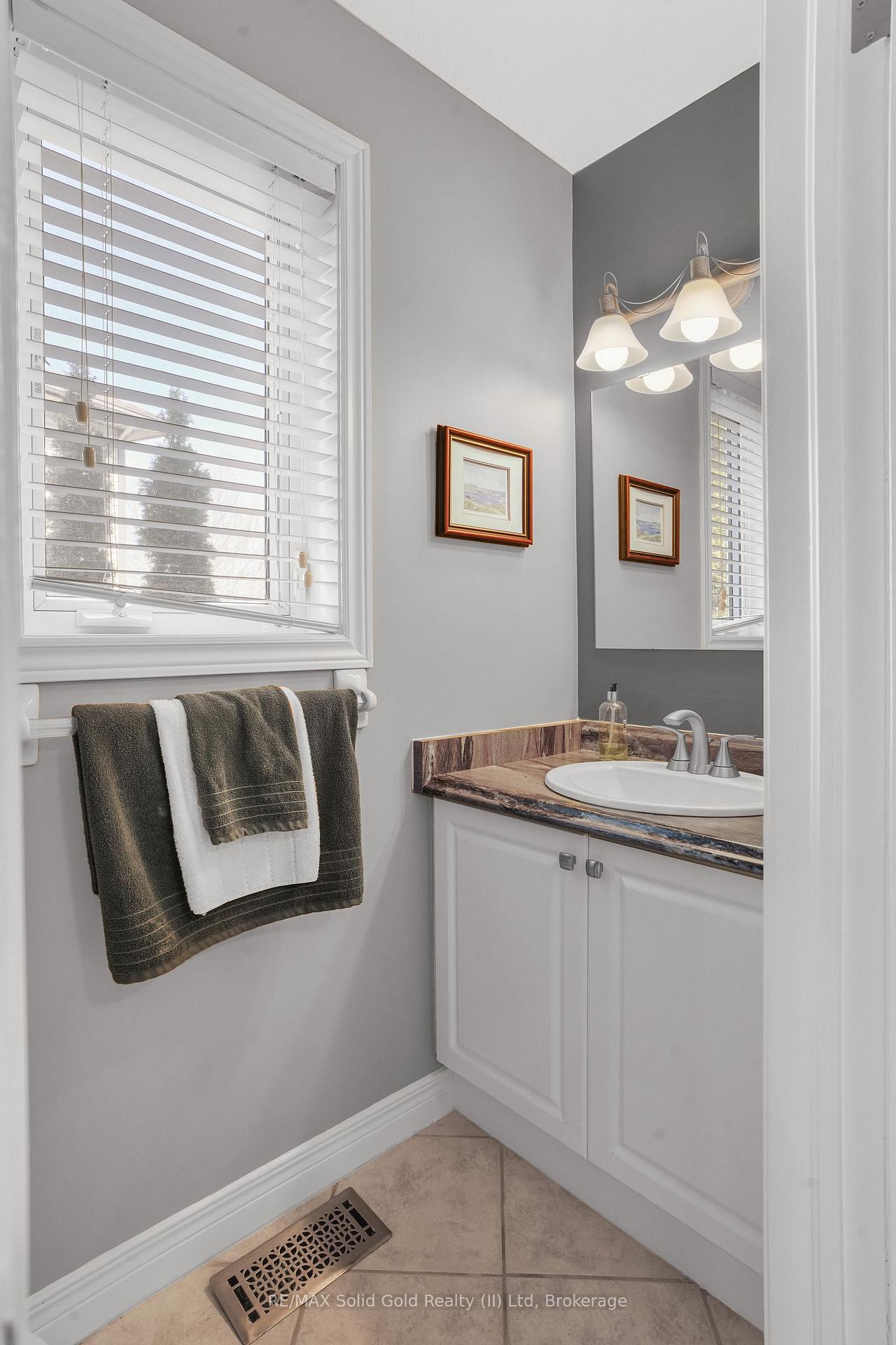 Photo 15 of 33 Stanmore Avenue, Kitchener — HOMEH