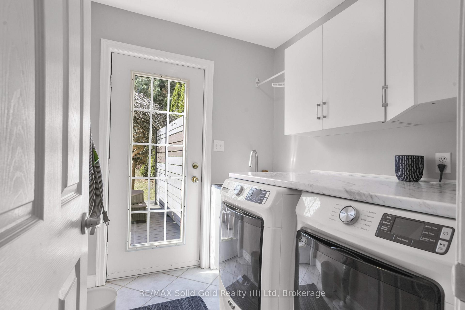 Photo 16 of 33 Stanmore Avenue, Kitchener — HOMEH