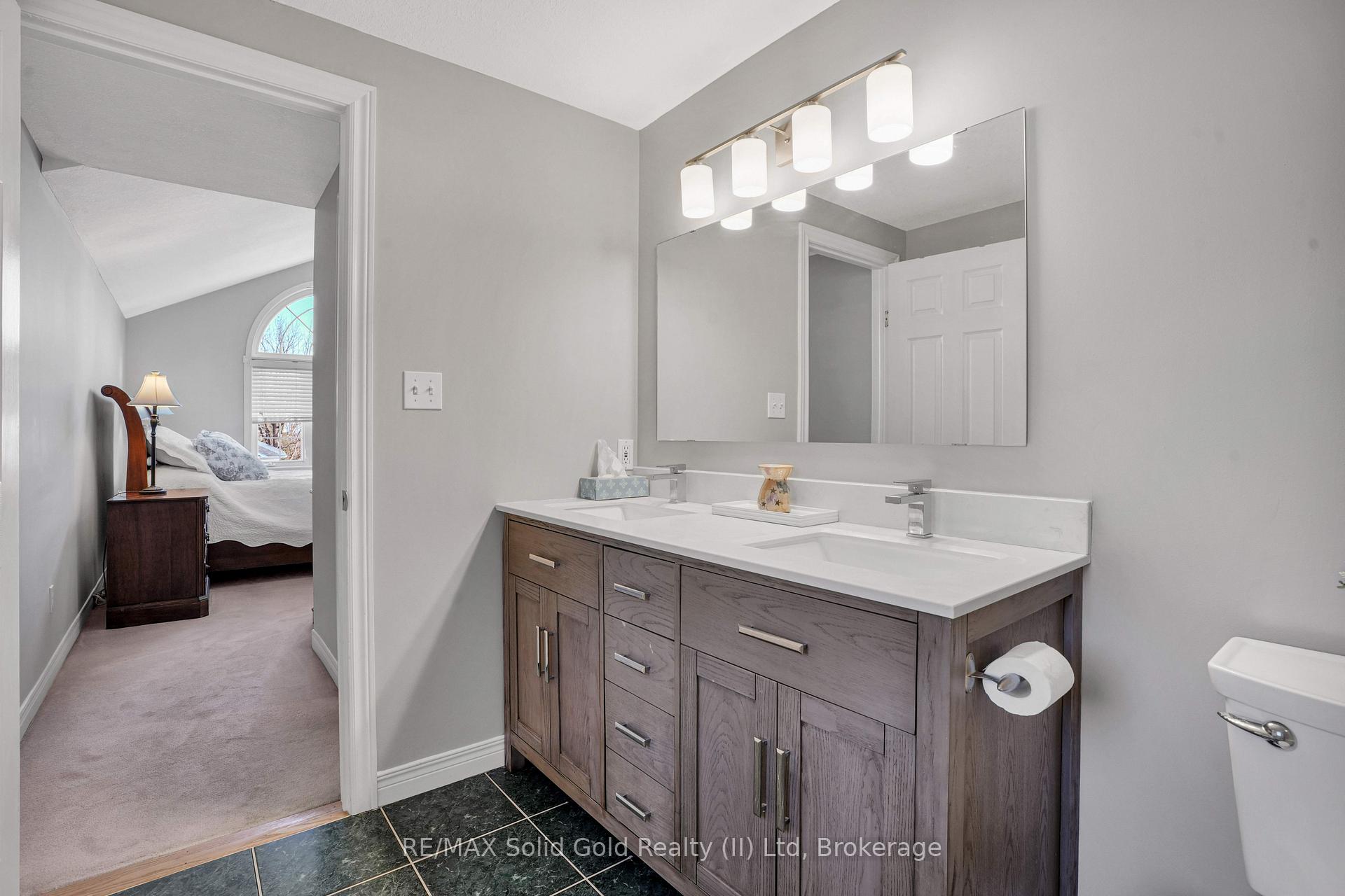 Photo 19 of 33 Stanmore Avenue, Kitchener — HOMEH