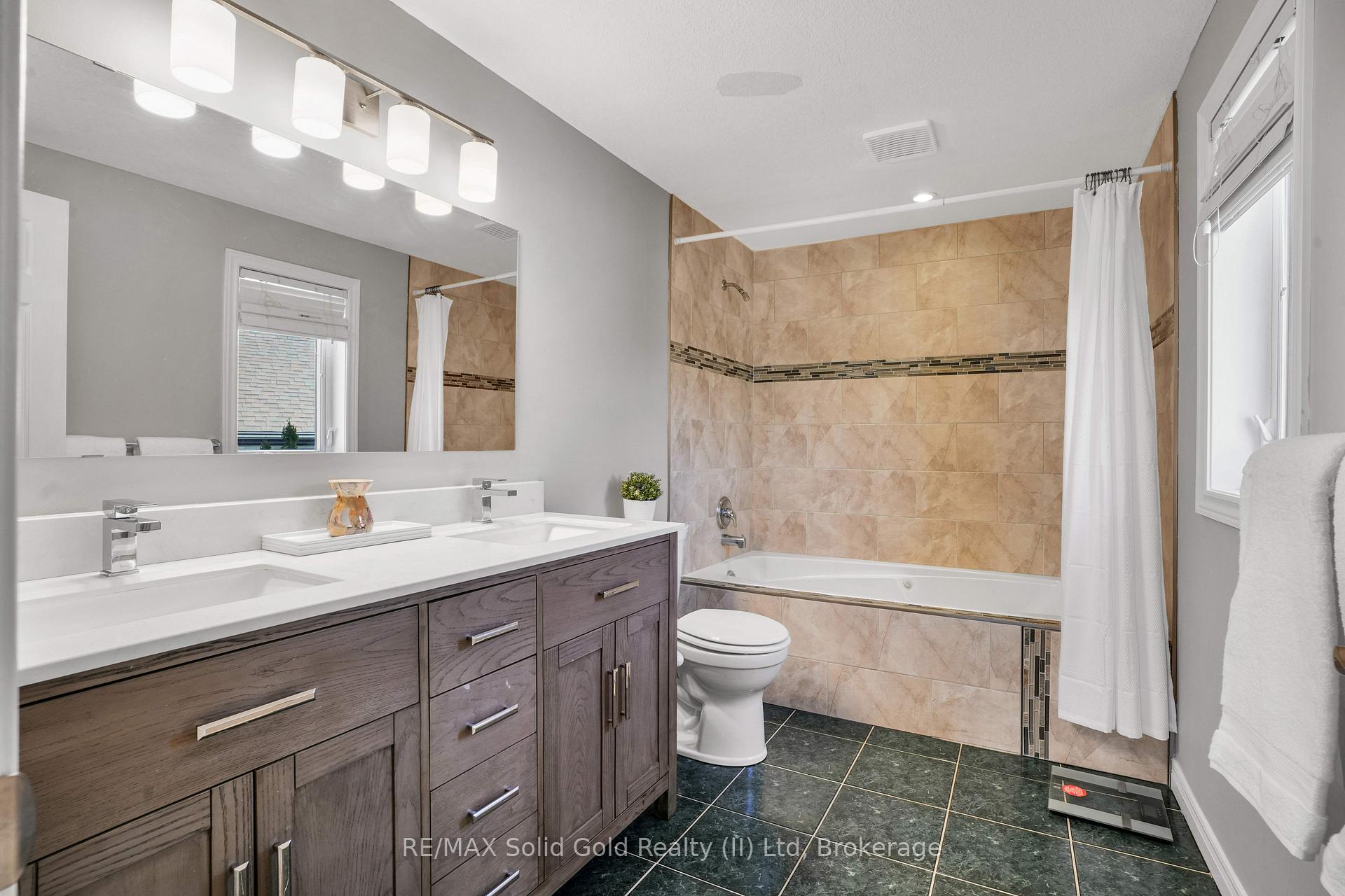 Photo 20 of 33 Stanmore Avenue, Kitchener — HOMEH