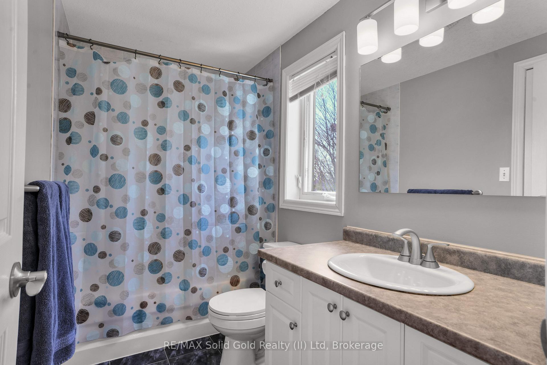 Photo 24 of 33 Stanmore Avenue, Kitchener — HOMEH