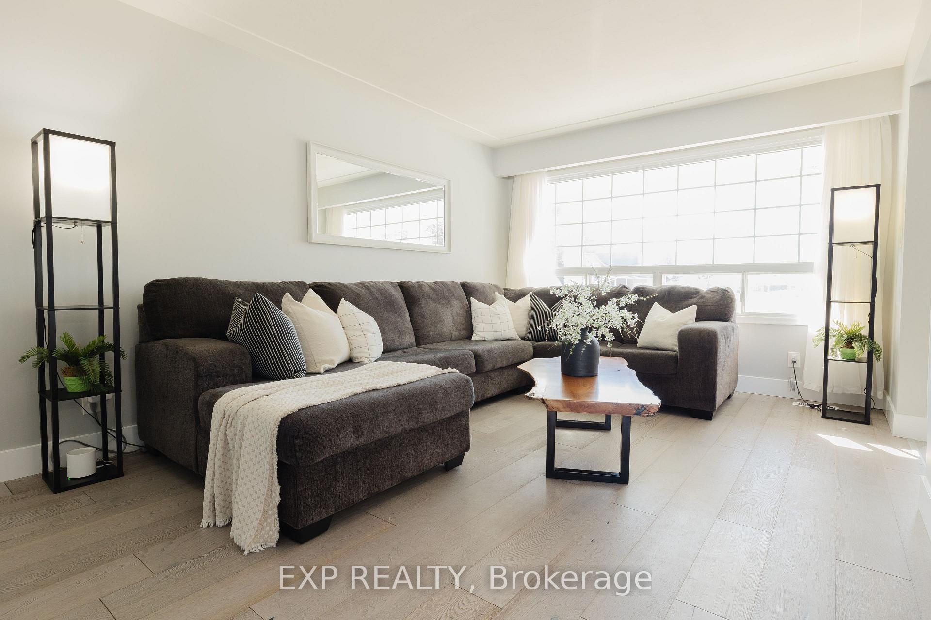 Photo 4 of 72 Montcalm Drive, Kitchener — HOMEH