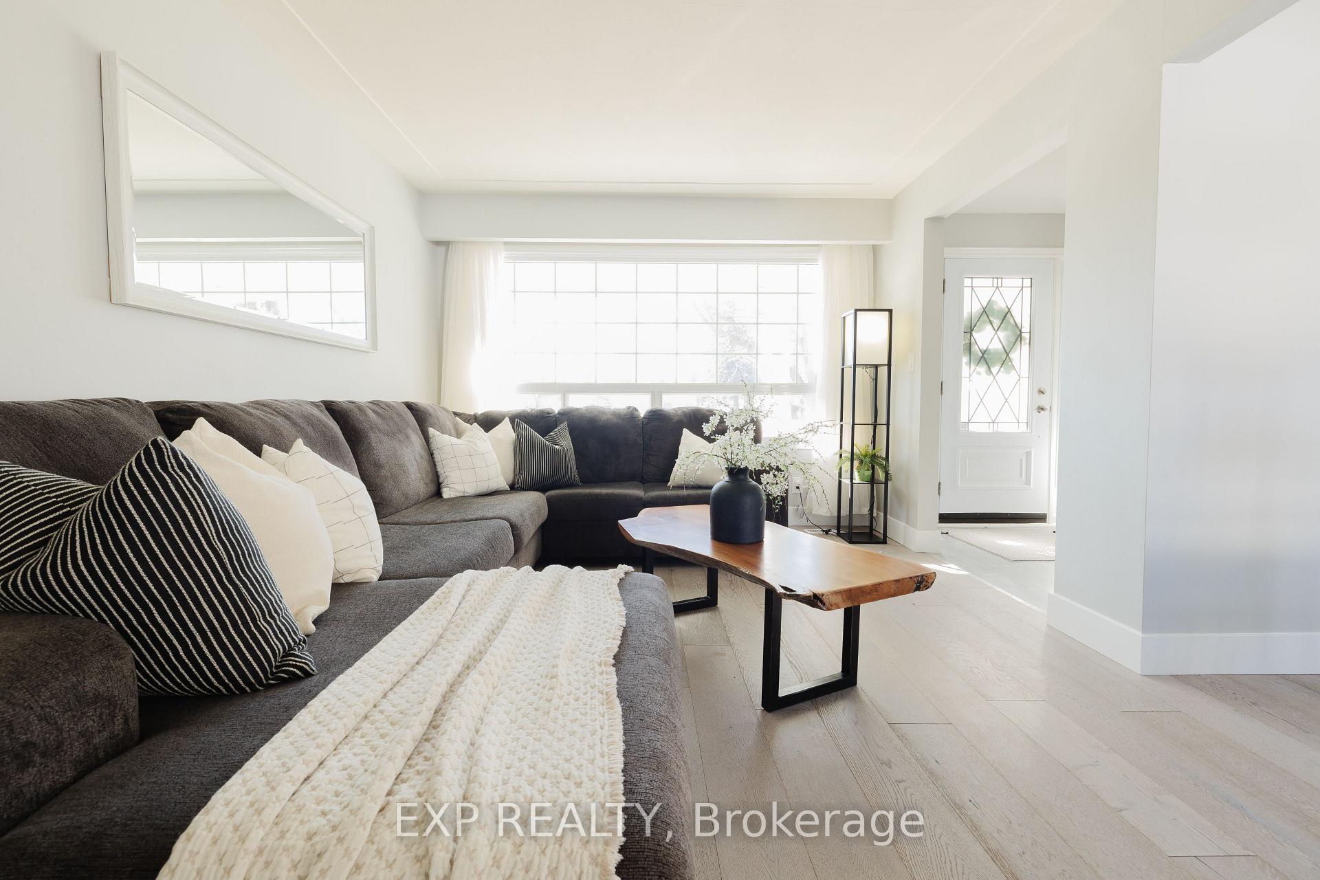Photo 5 of 72 Montcalm Drive, Kitchener — HOMEH