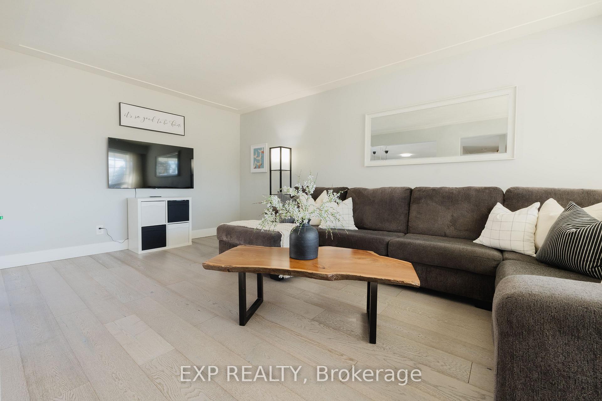 Photo 6 of 72 Montcalm Drive, Kitchener — HOMEH