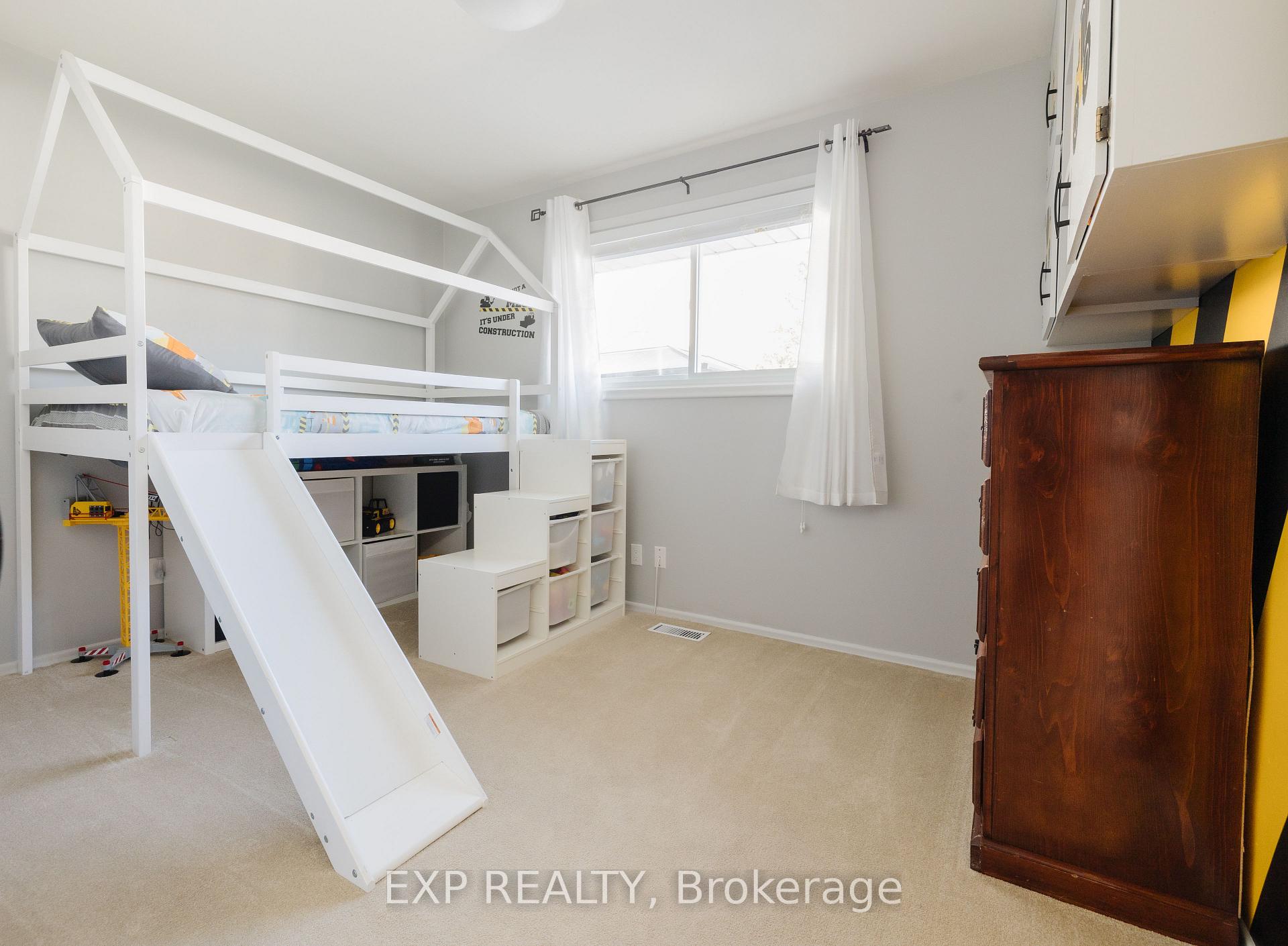 Photo 11 of 72 Montcalm Drive, Kitchener — HOMEH