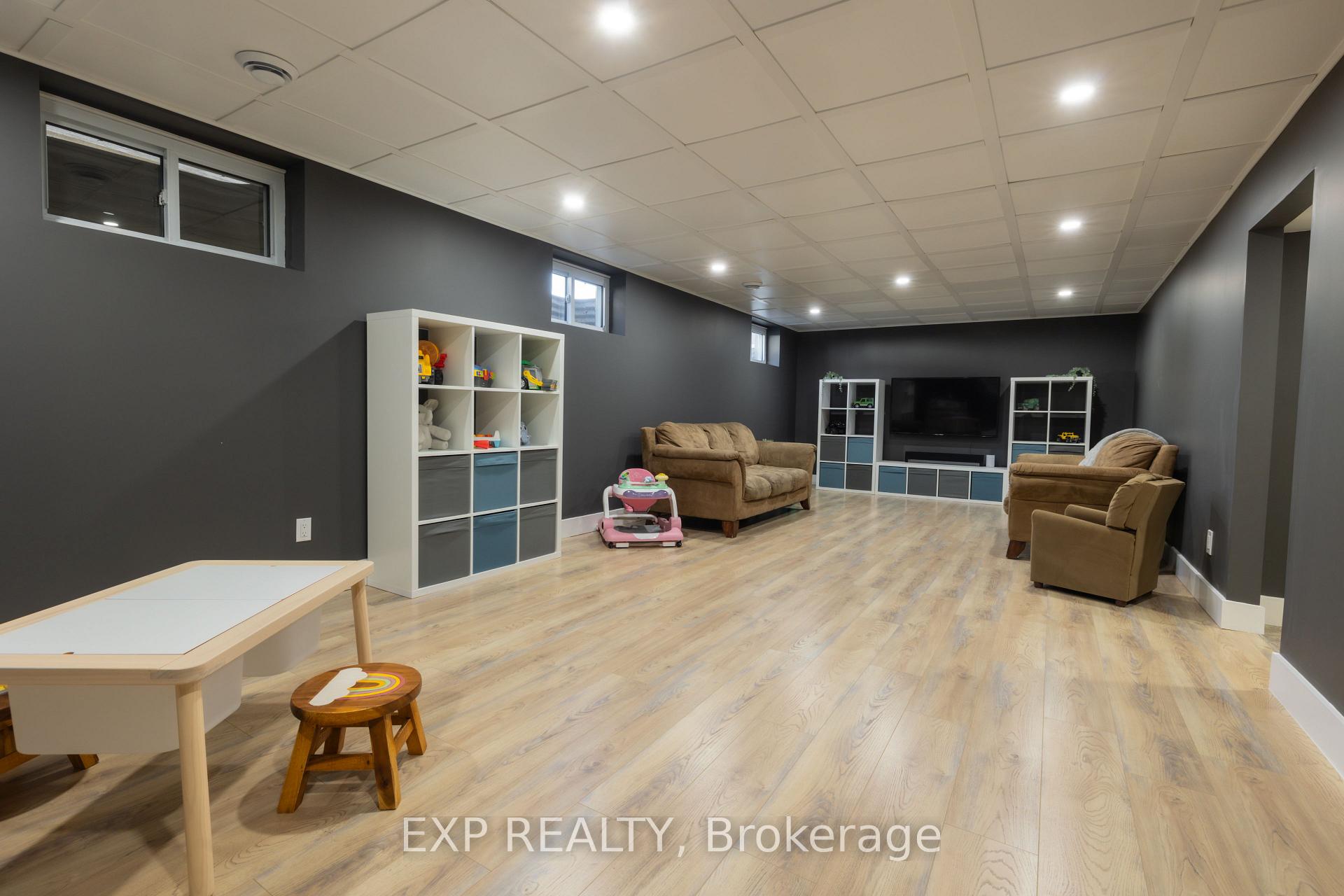 Photo 15 of 72 Montcalm Drive, Kitchener — HOMEH