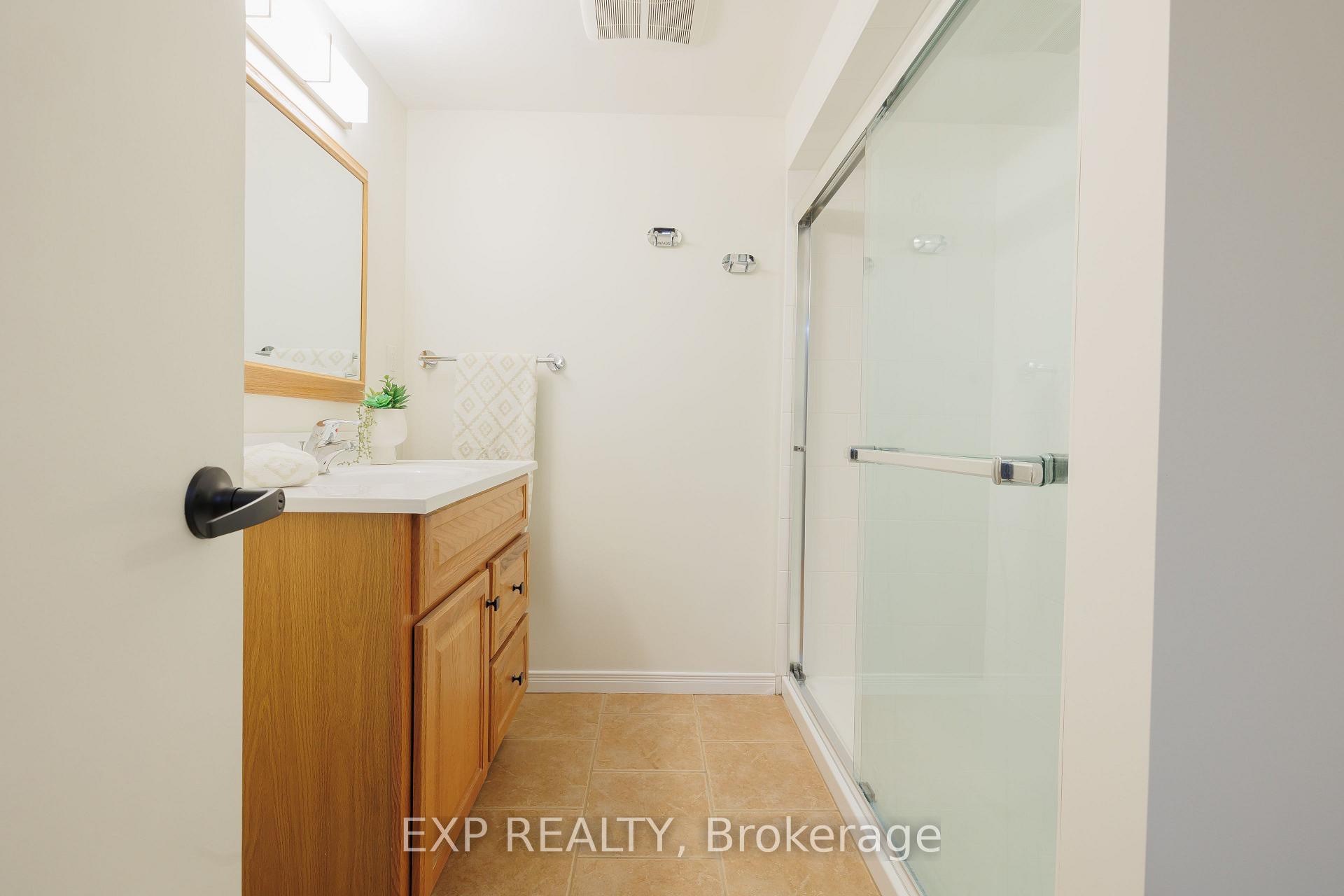 Photo 18 of 72 Montcalm Drive, Kitchener — HOMEH