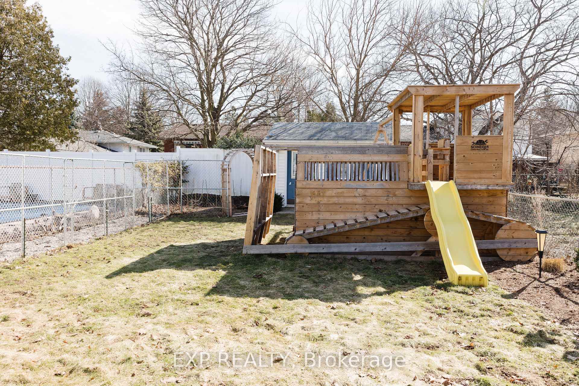 Photo 25 of 72 Montcalm Drive, Kitchener — HOMEH