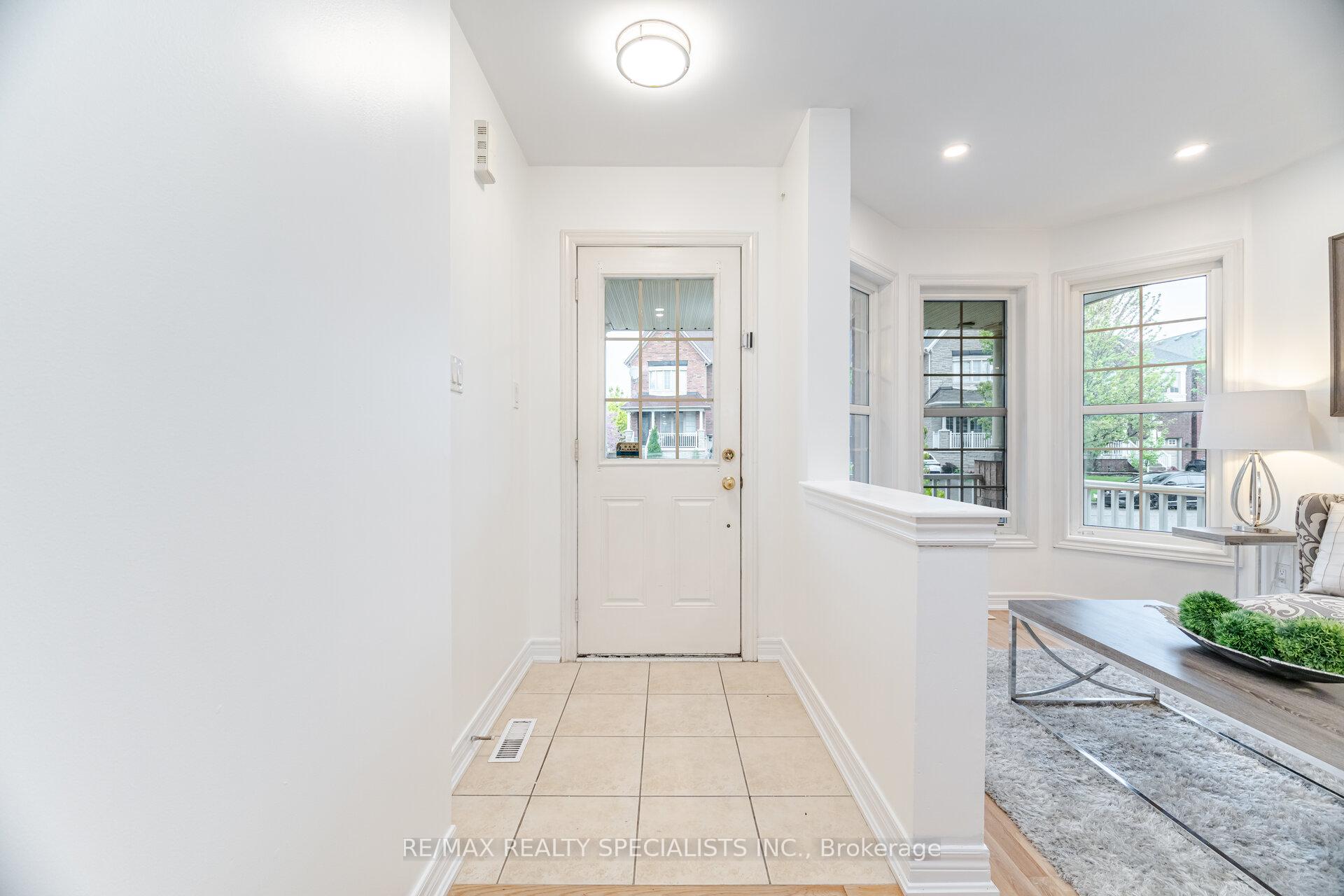 Photo 6 of 238 Giddings Crescent, Milton, Scott — HOMEH