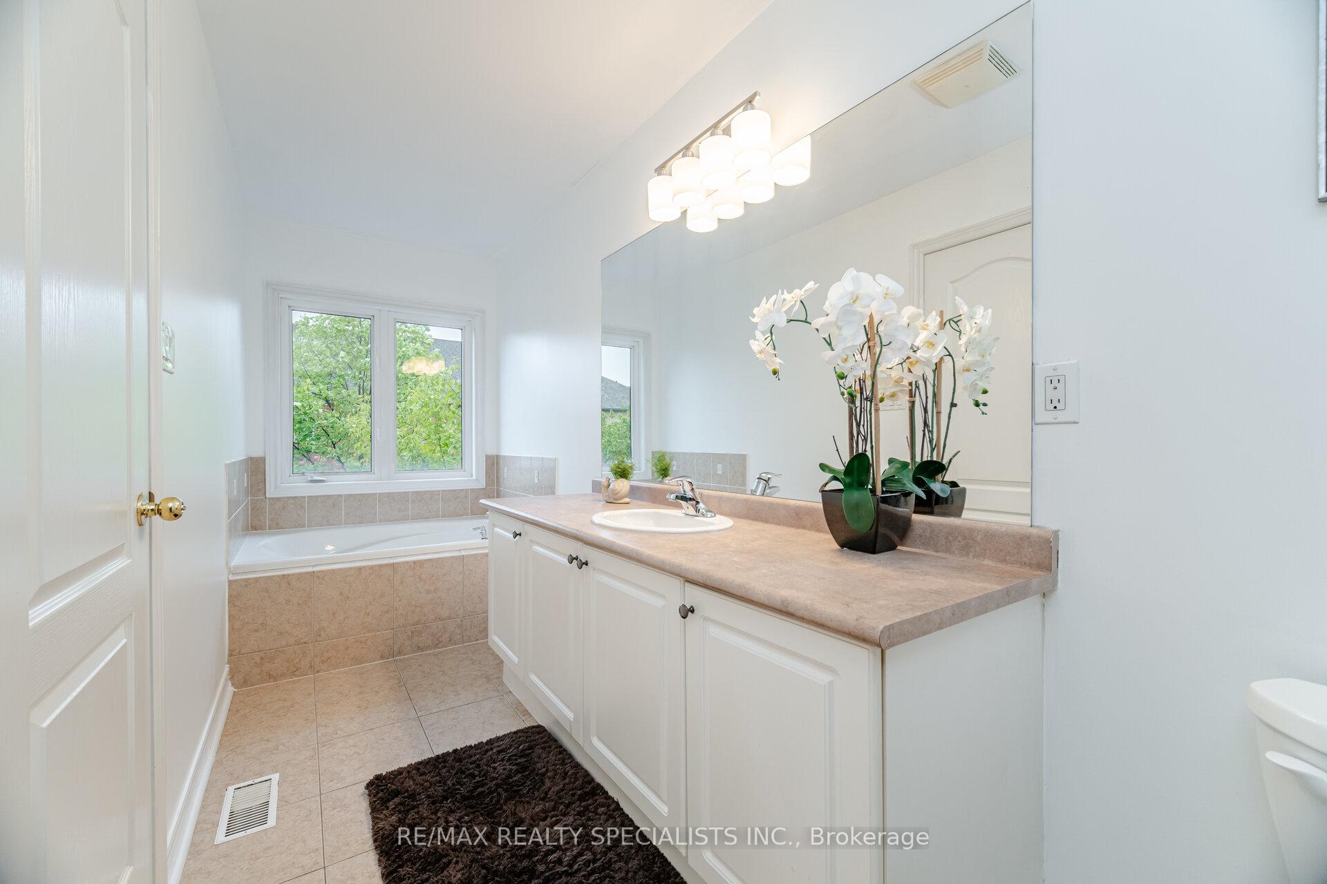 Photo 35 of 238 Giddings Crescent, Milton, Scott — HOMEH