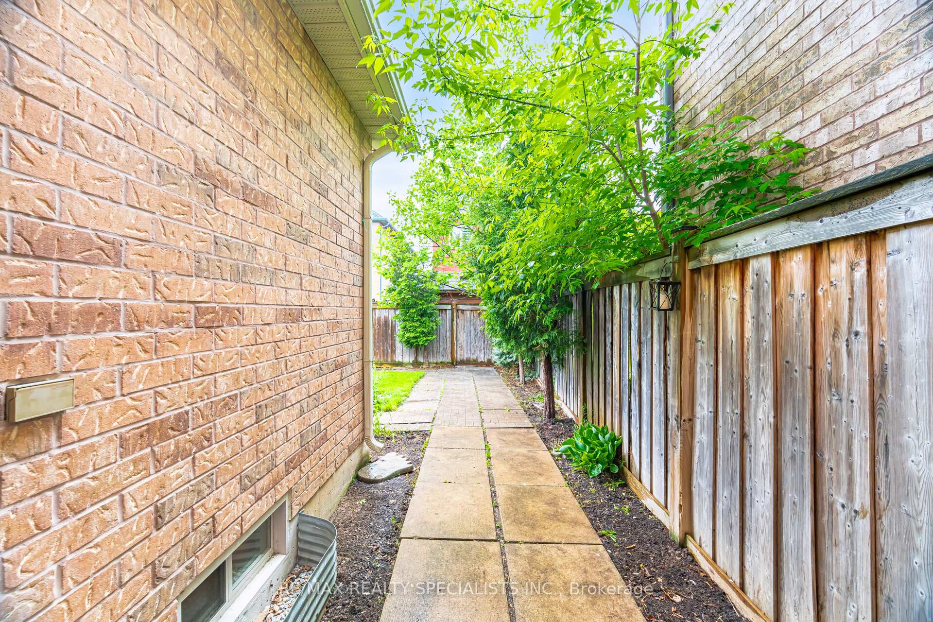 Photo 47 of 238 Giddings Crescent, Milton, Scott — HOMEH