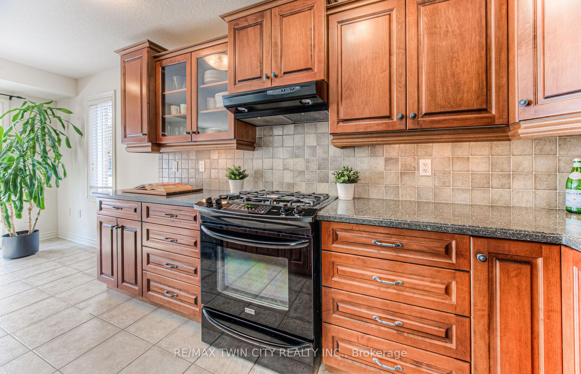 Photo 14 of 159 Riehm Street, Kitchener — HOMEH