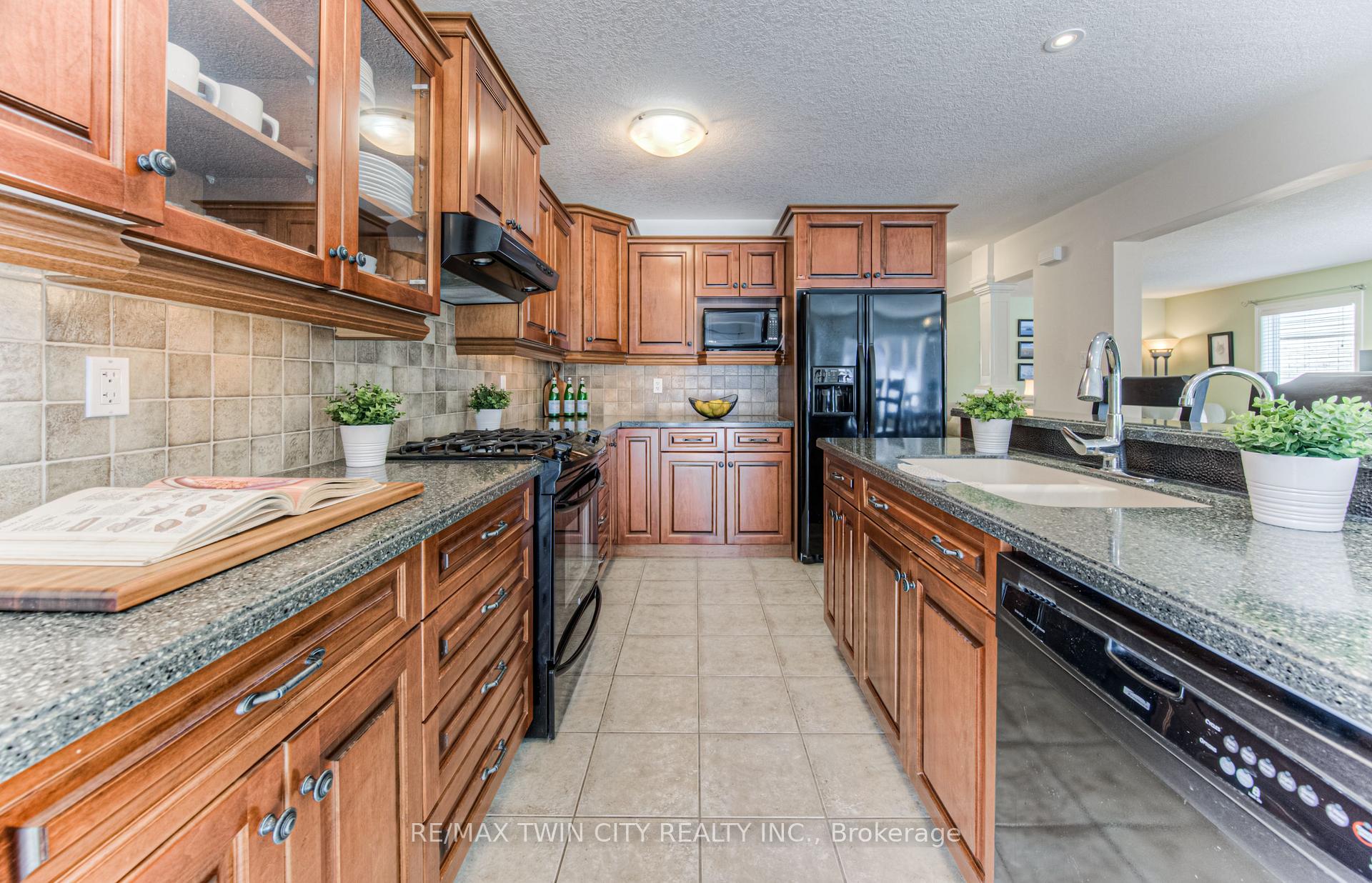 Photo 16 of 159 Riehm Street, Kitchener — HOMEH