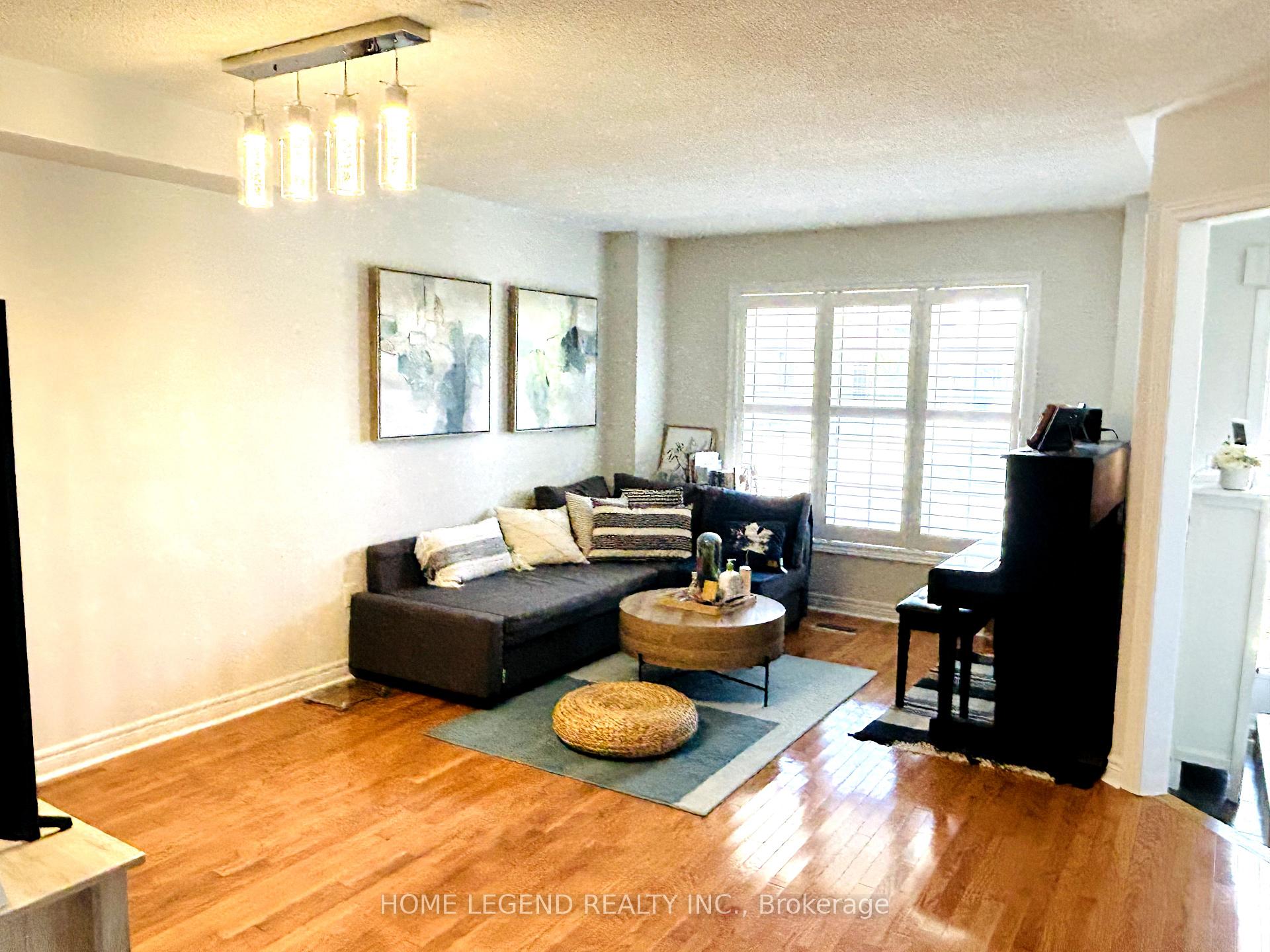 Photo 3 of 2053 Bur Oak Avenue, Markham, Greensborough — HOMEH